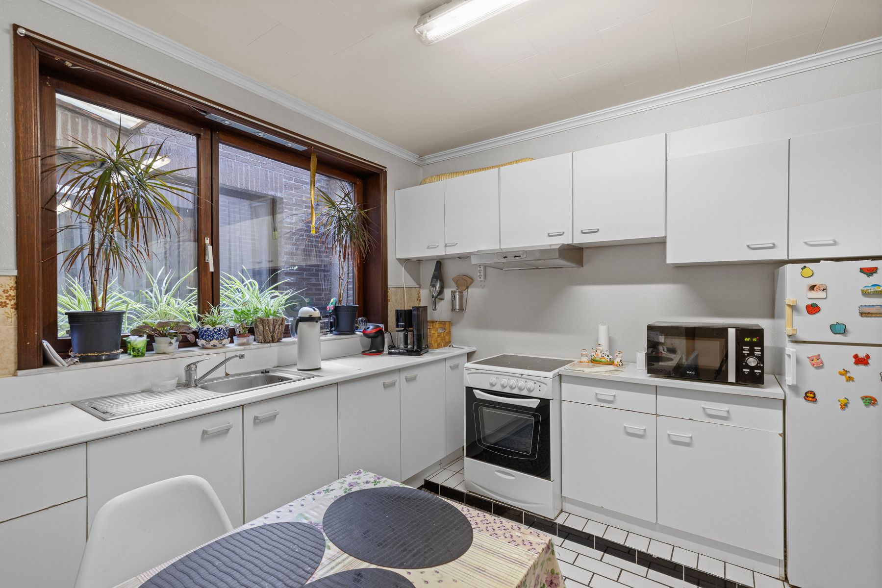 Zeer ruim appartement - te renoveren met 3 slpk's en garage foto 5