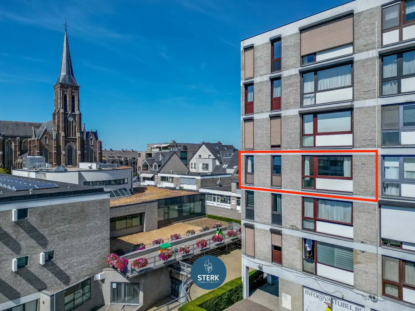 APPARTEMENT MET EPC LABEL B IN HET CENTRUM VAN LANAKEN !  foto {{pictureIndex}}