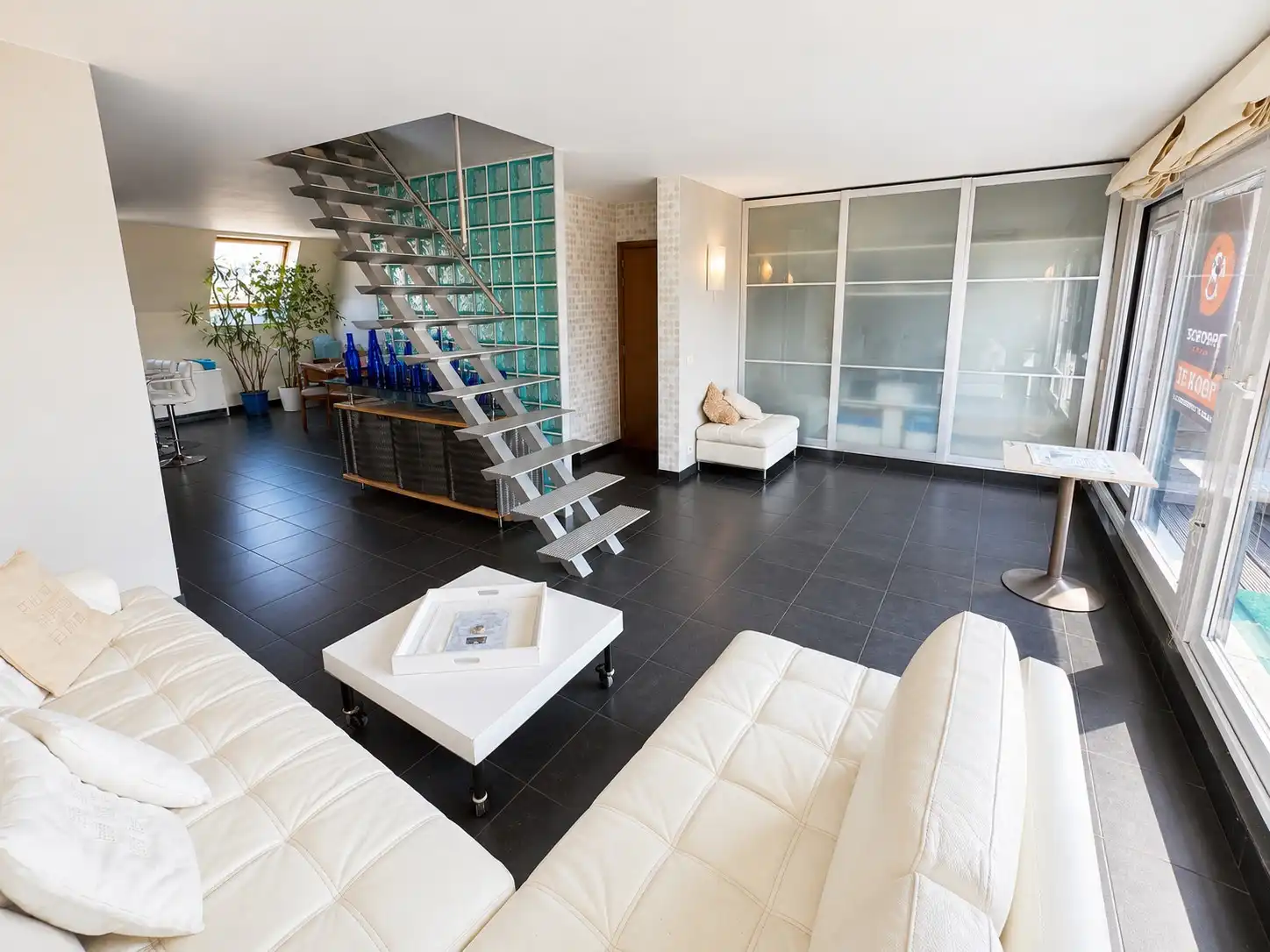 Verzorgd duplexappartement met 3 slaapkamers op wandelafstand van het centrum van De Haan. foto 2