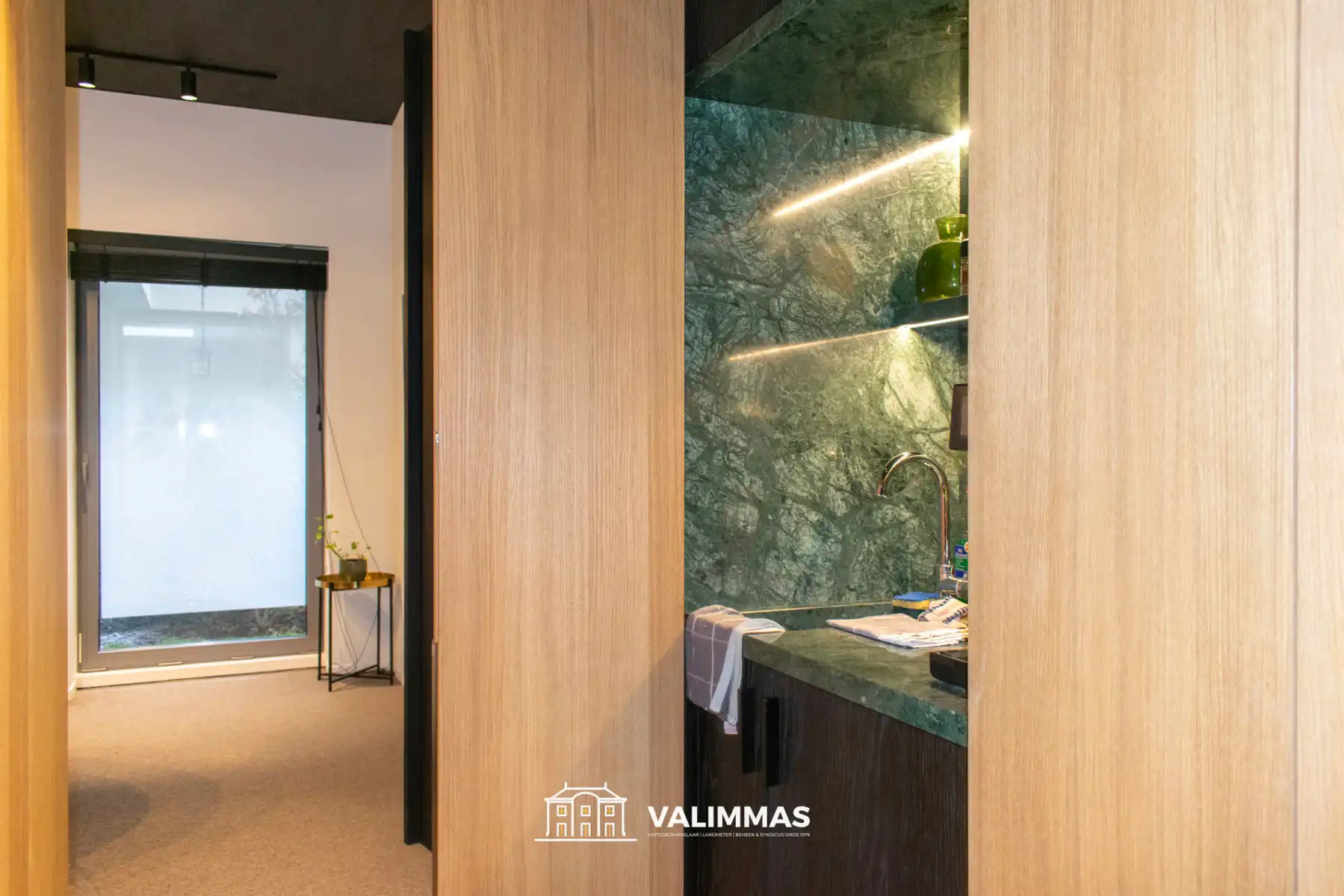 Bijzonder stijlvol ingerichte praktijk- of kantoorruimte... foto 11