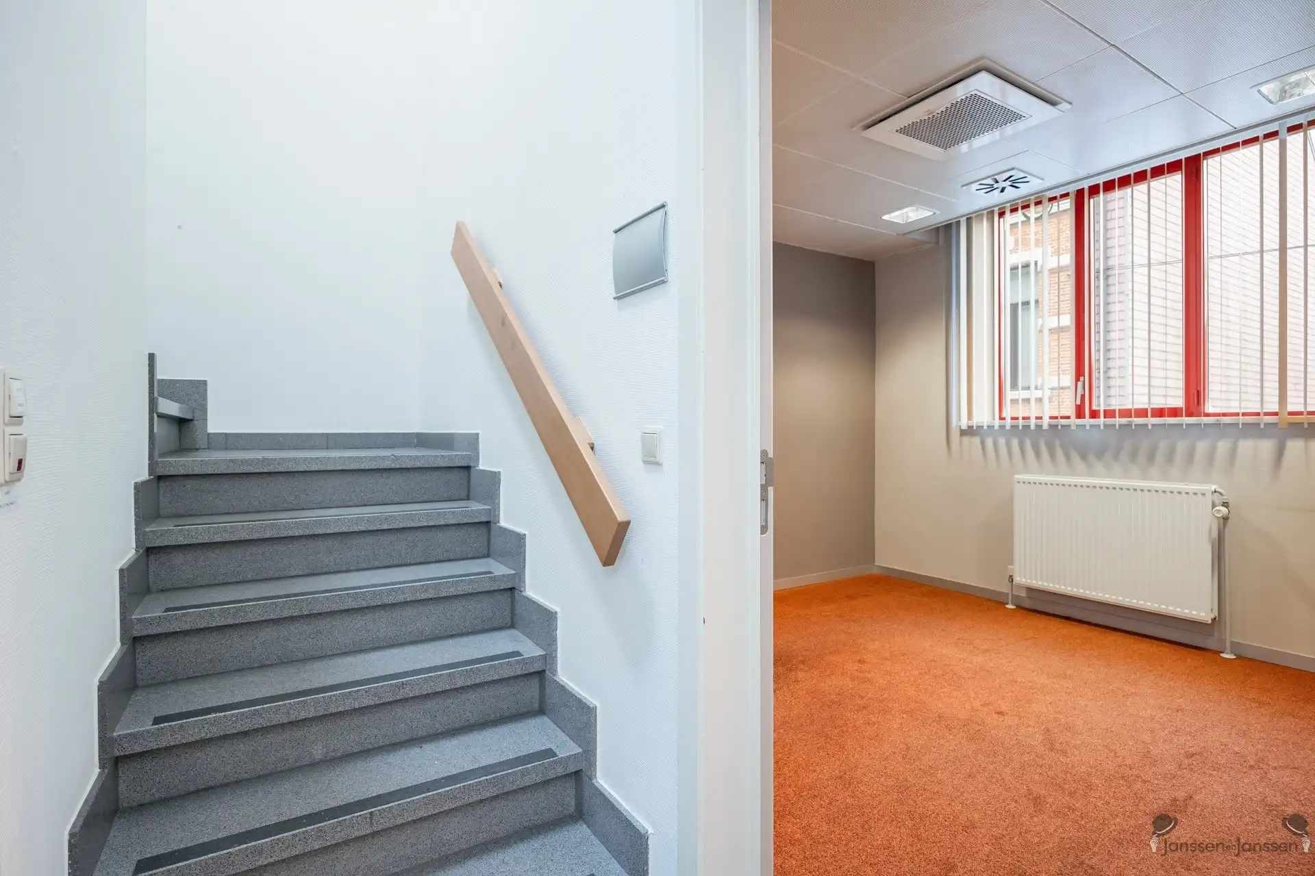 Commercieel gebouw met parkeergelegenheid! foto 38