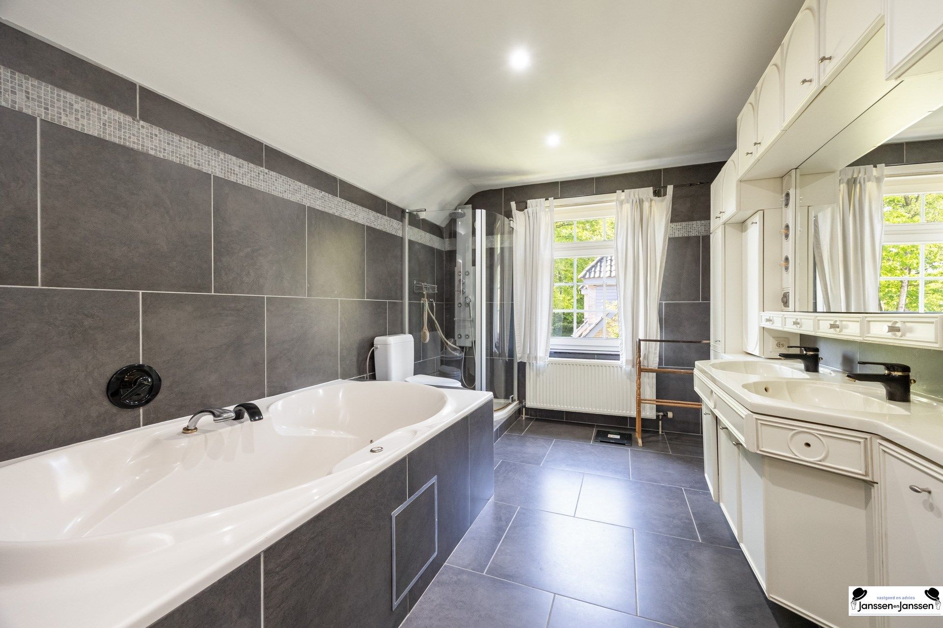 Exclusieve villa met zwembad en kantoorruimte foto 27