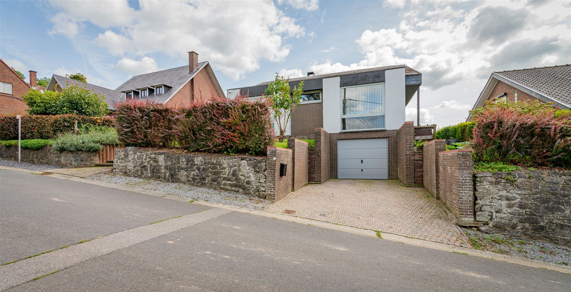 Ruime viergevelwoning met 4 slaapkamers en garage foto 1