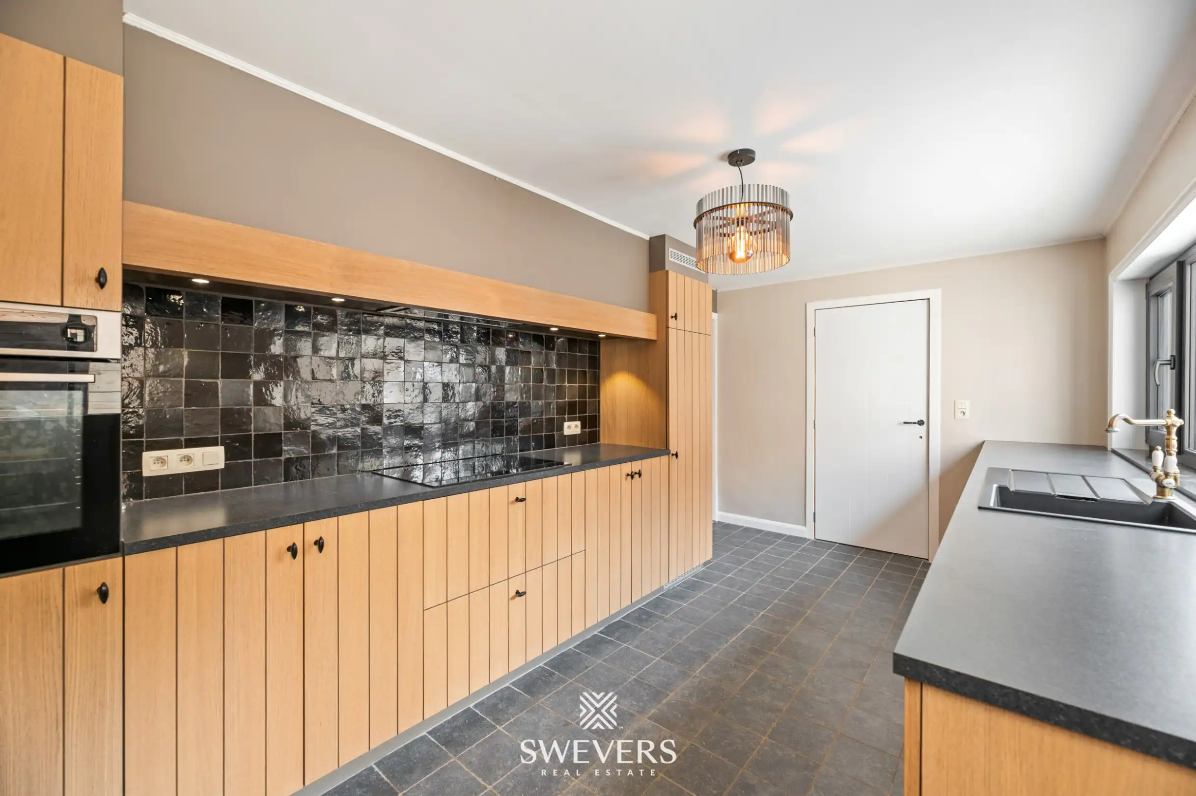 Ruime open bebouwing met 259 m² woonruimte, zuidgerichte tuin en mogelijkheden voor vrij beroep foto 5