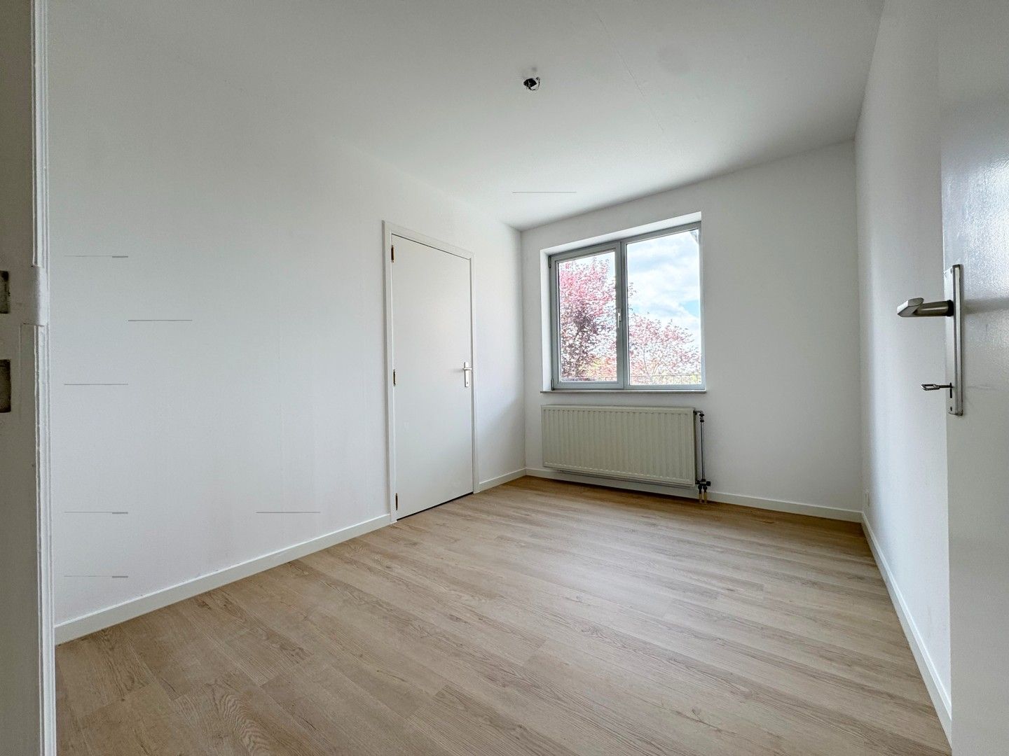 Recent gerenoveerd appartement met drie slaapkamers en garage. foto 6