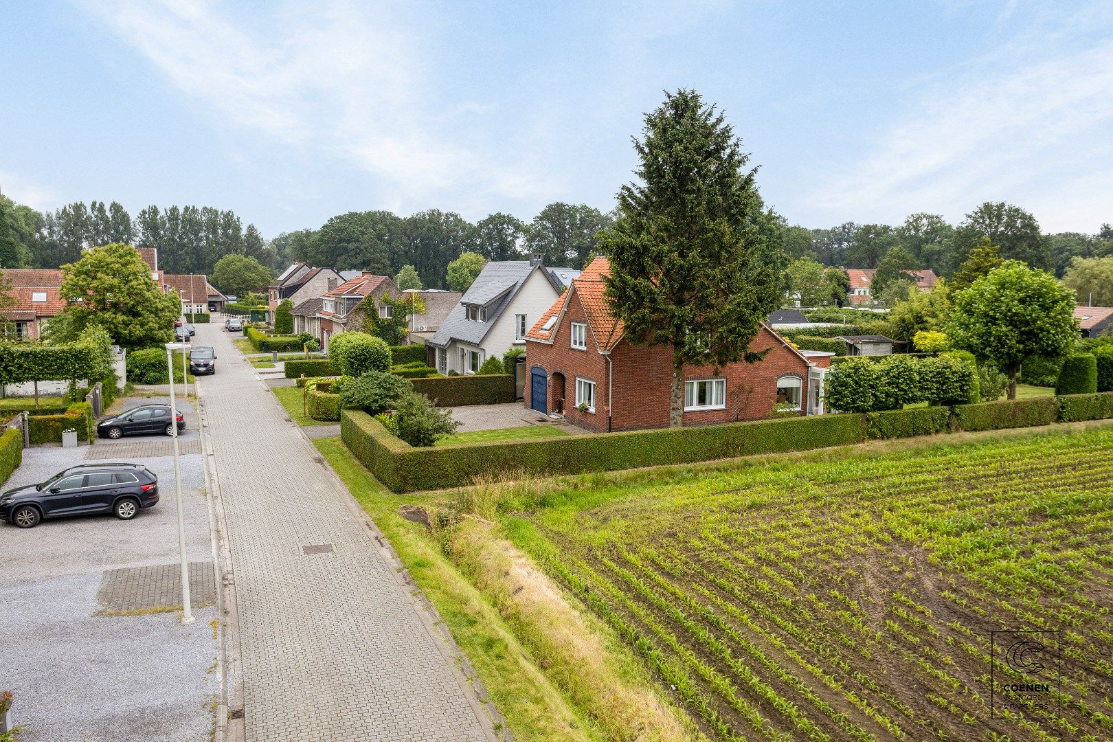 Ruime woning met bew. opp. van 250 m², 4 slpk's op 1405 m² op een schitterende locatie te Wijnegem! foto 4