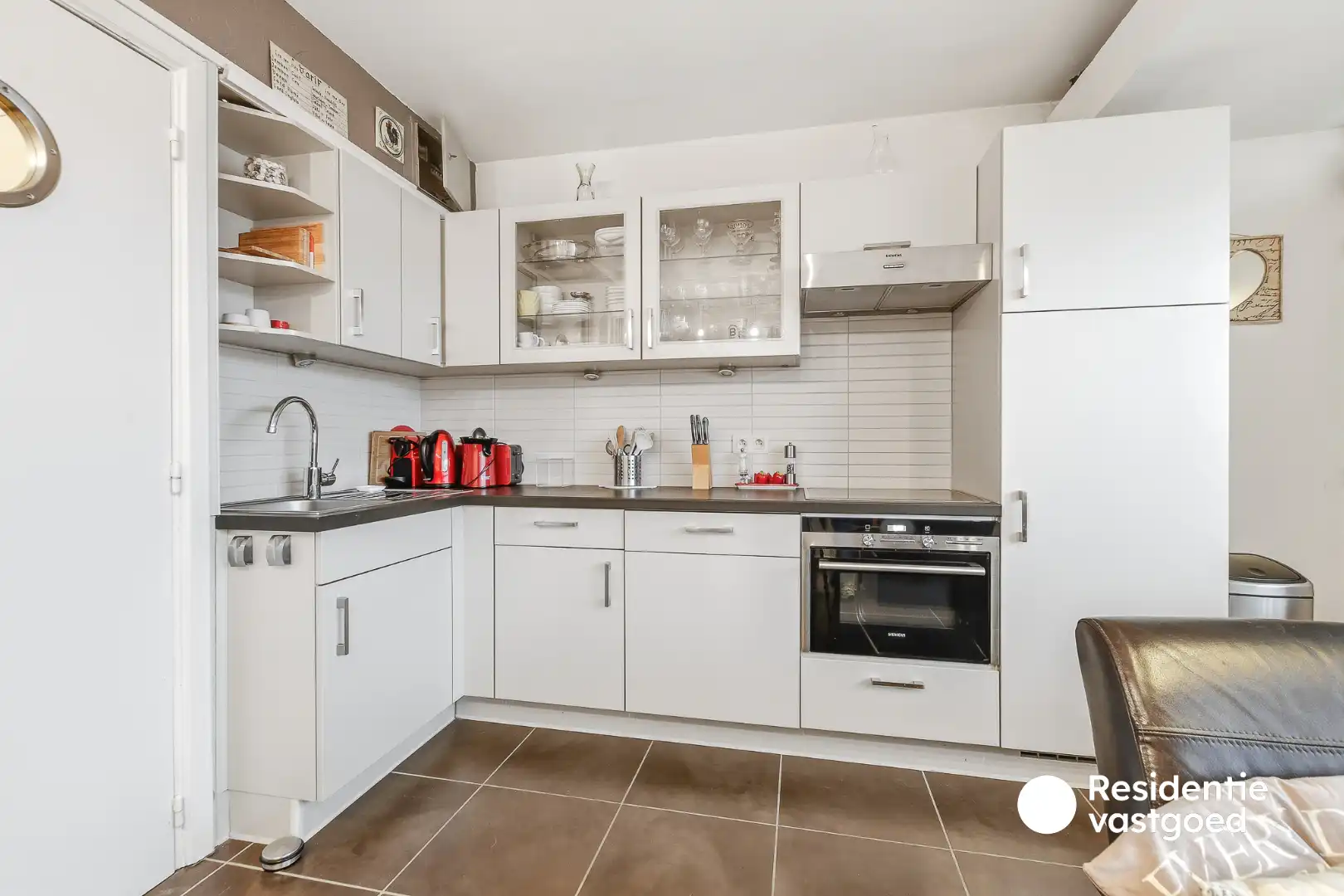 Gemeubeld éénslaapkamerappartement met terras en kelderberging in Park Atlantis, De Haan foto 4