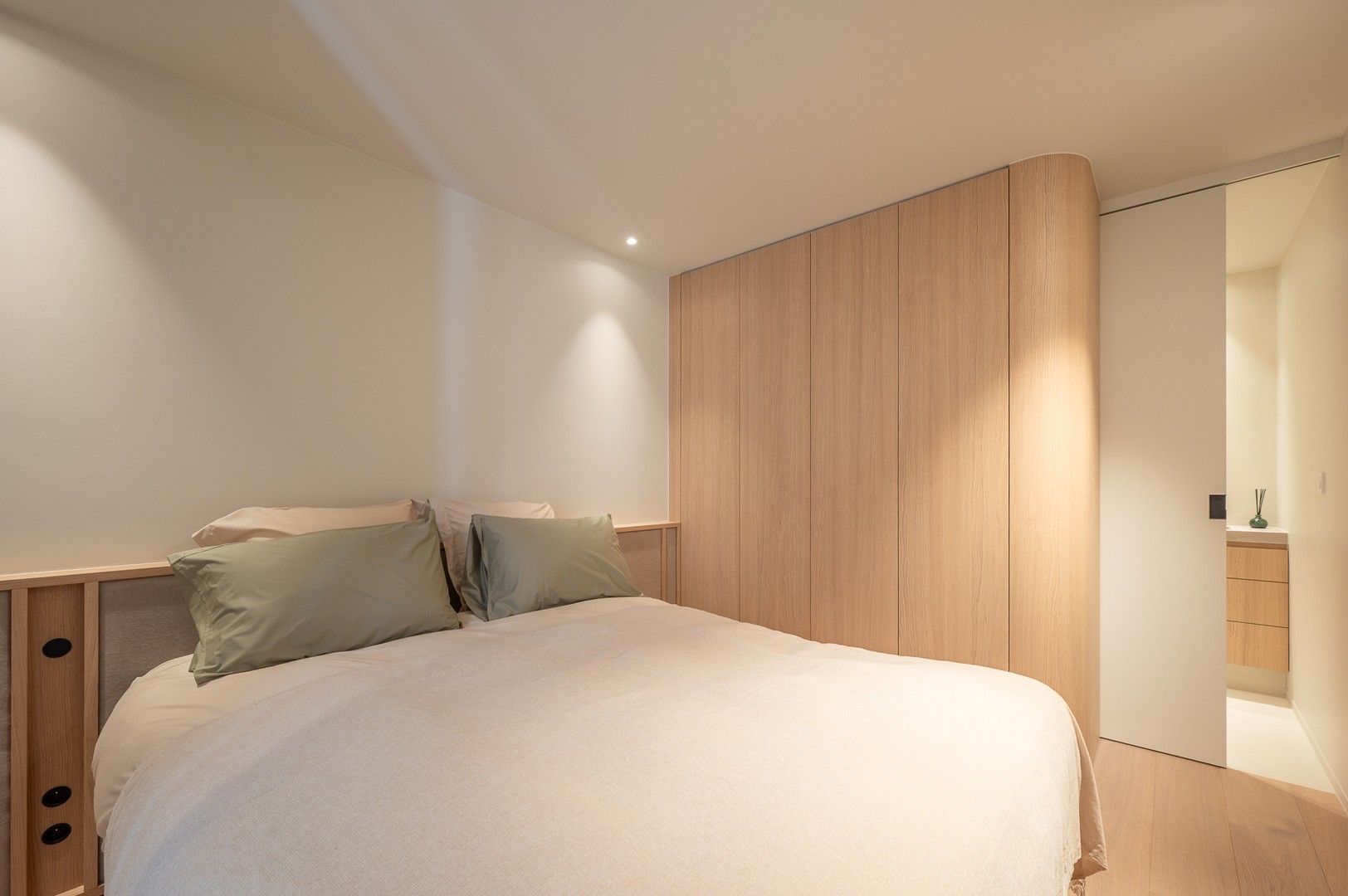 Prachtig gerenoveerd appartement met zijdelings zeezicht in hartje Knokke. foto 13