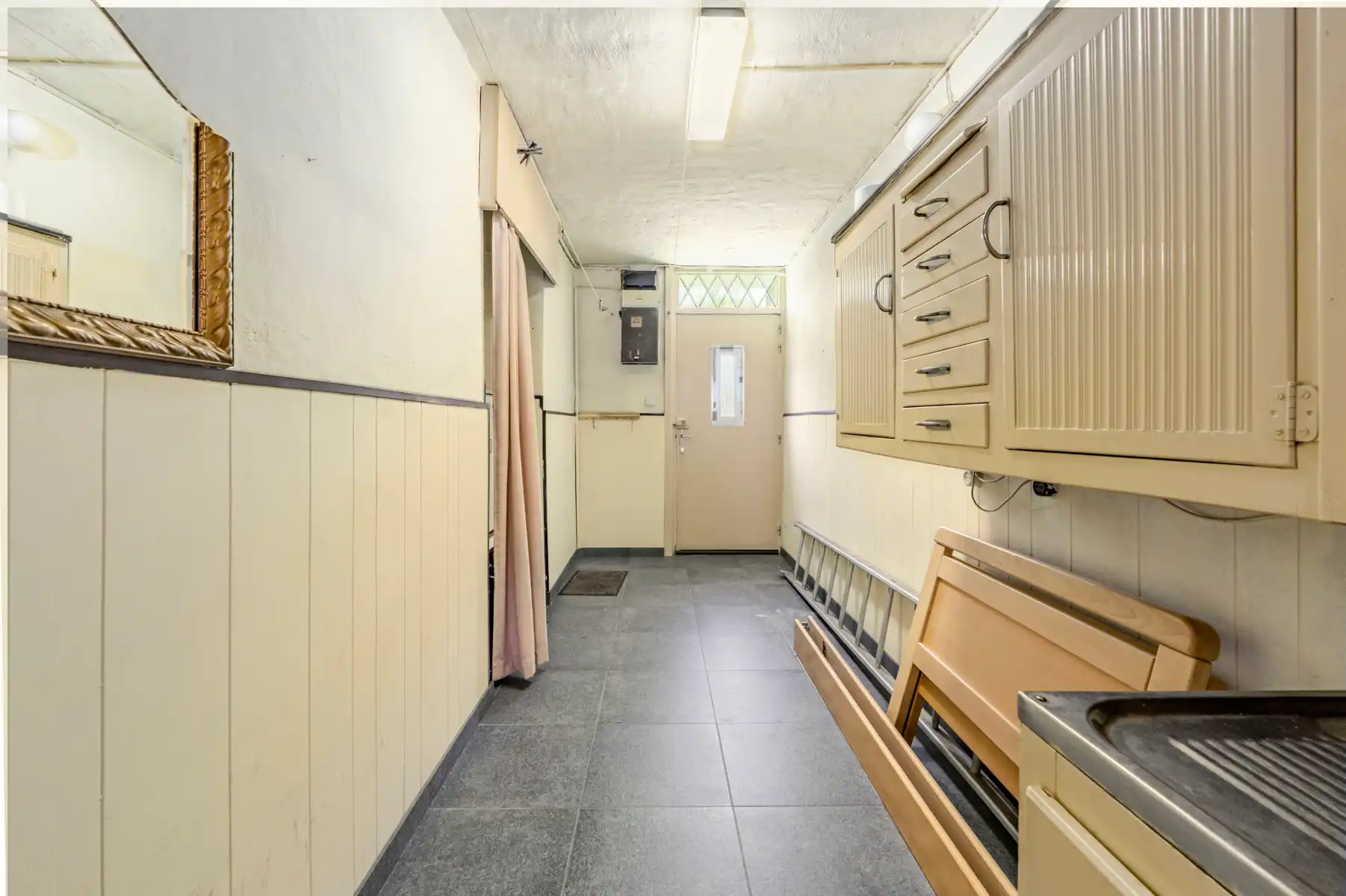  Rustig gelegen, deels te renoveren woning met 4 slpk, tuin. foto 17