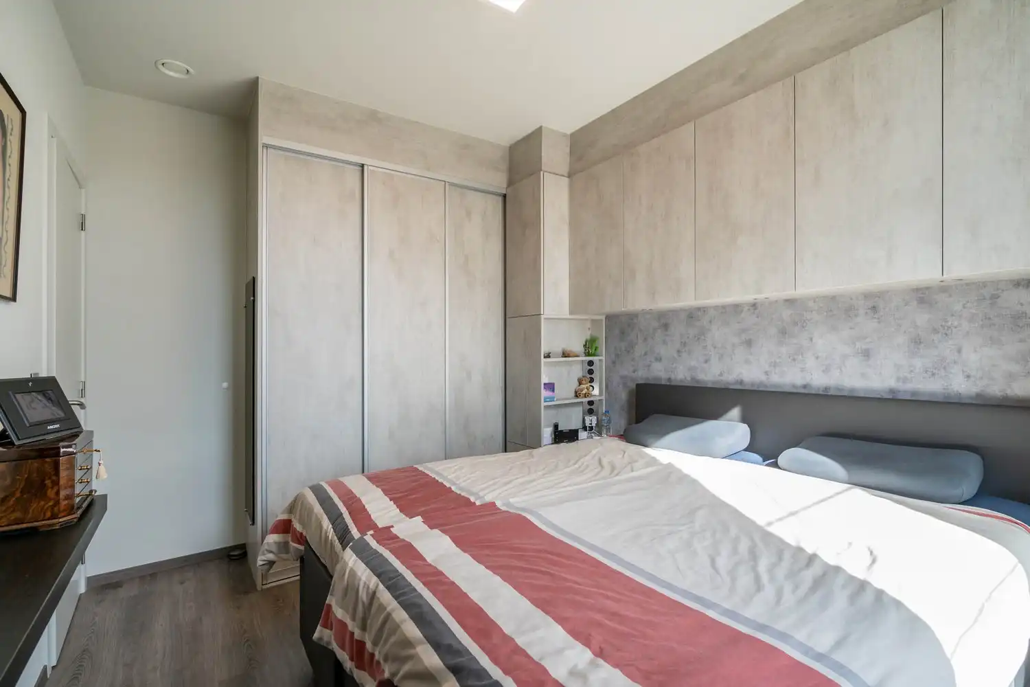 Recent, modern twee-slaapkamer appartement inclusief kelder en twee ondergrondse autostaanplaatsen te Werchter ! foto 18