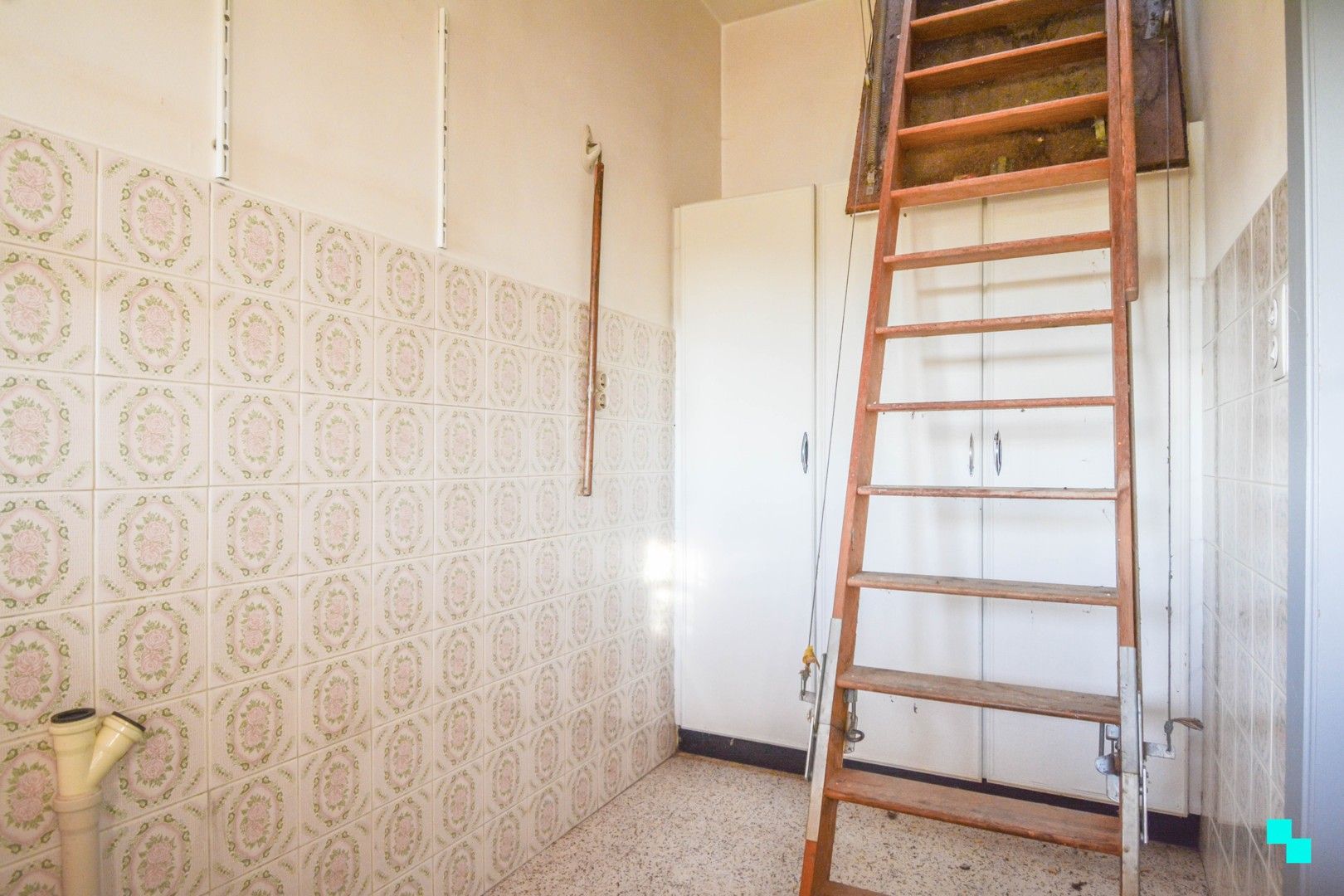 Te renoveren eengezinswoning met magazijn te Hooglede foto 19