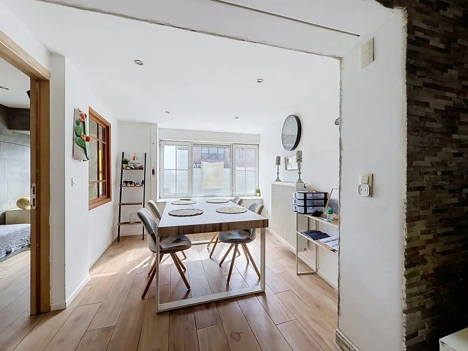 Centraal gelegen woning met 2 ruime slaapkamers! foto 2