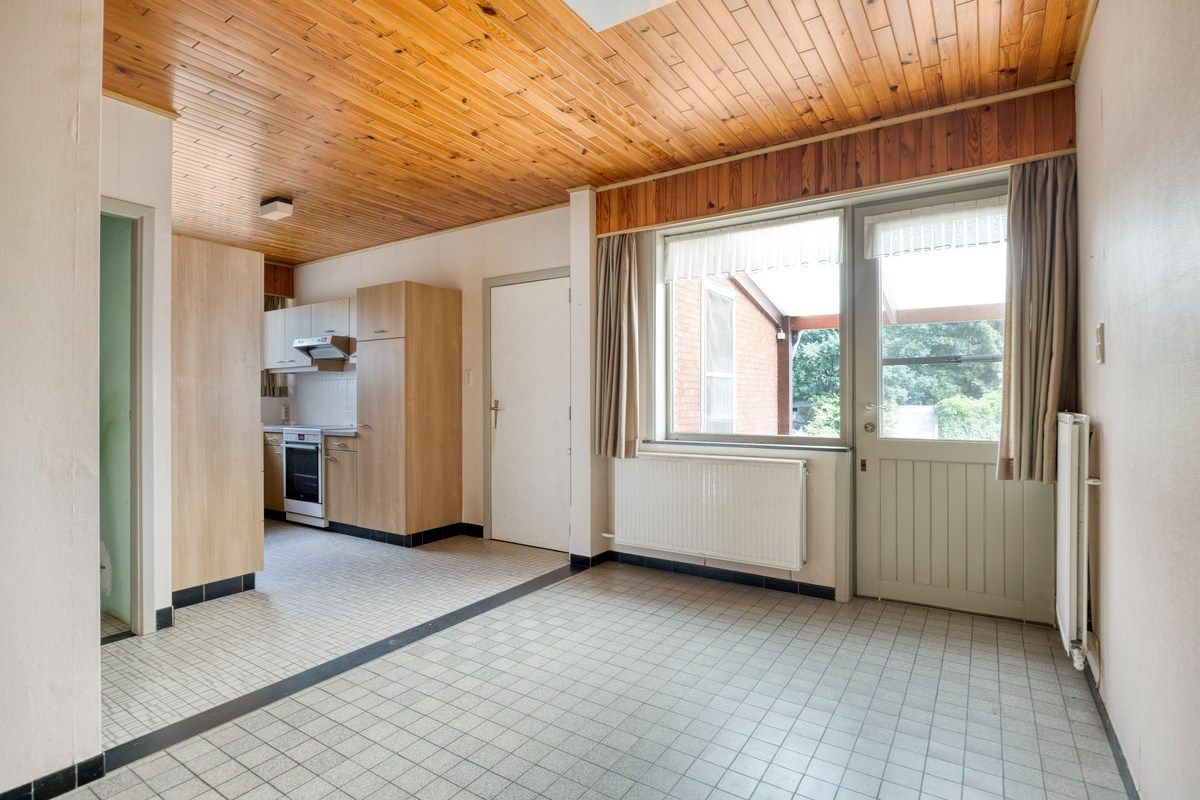 Ruim ingedeelde gelijkvloers woning met 4 slpks en bijgebouw/stal op 32 are foto 10