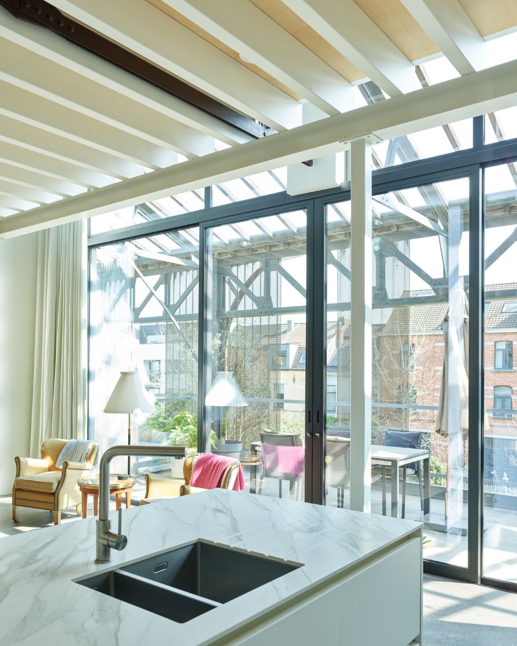 Luxueus en tijdloos – Exceptionele loft met 2 slaapkamers (mogelijkheid tot 3), ontworpen door ‘Plano Architecten’, in een beschermd gebouw met een rijkelijke industriële voorgeschiedenis. foto 5