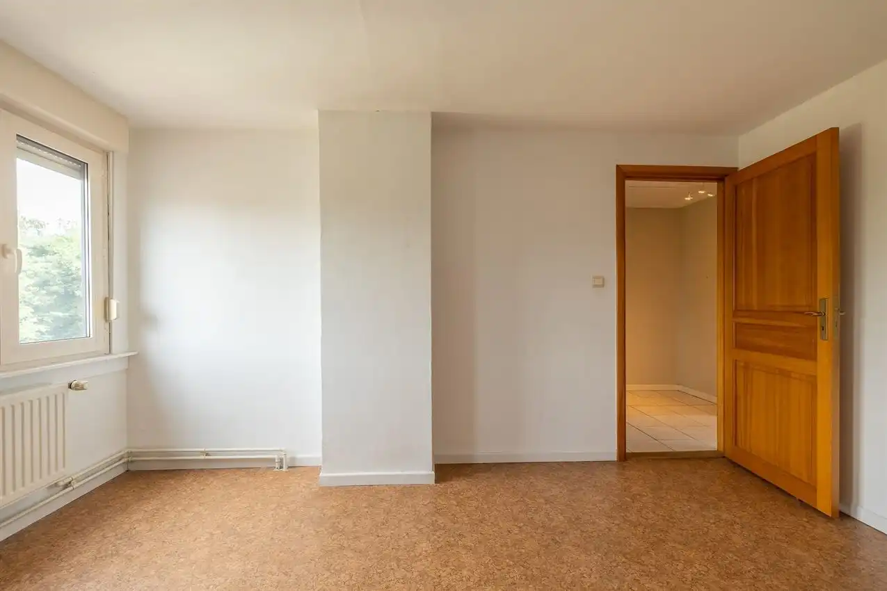 Vier slaapkamers. Twee staanplaatsen. En achteraan een verrassende buitenplek met zuiderse patio-sfeer foto 30