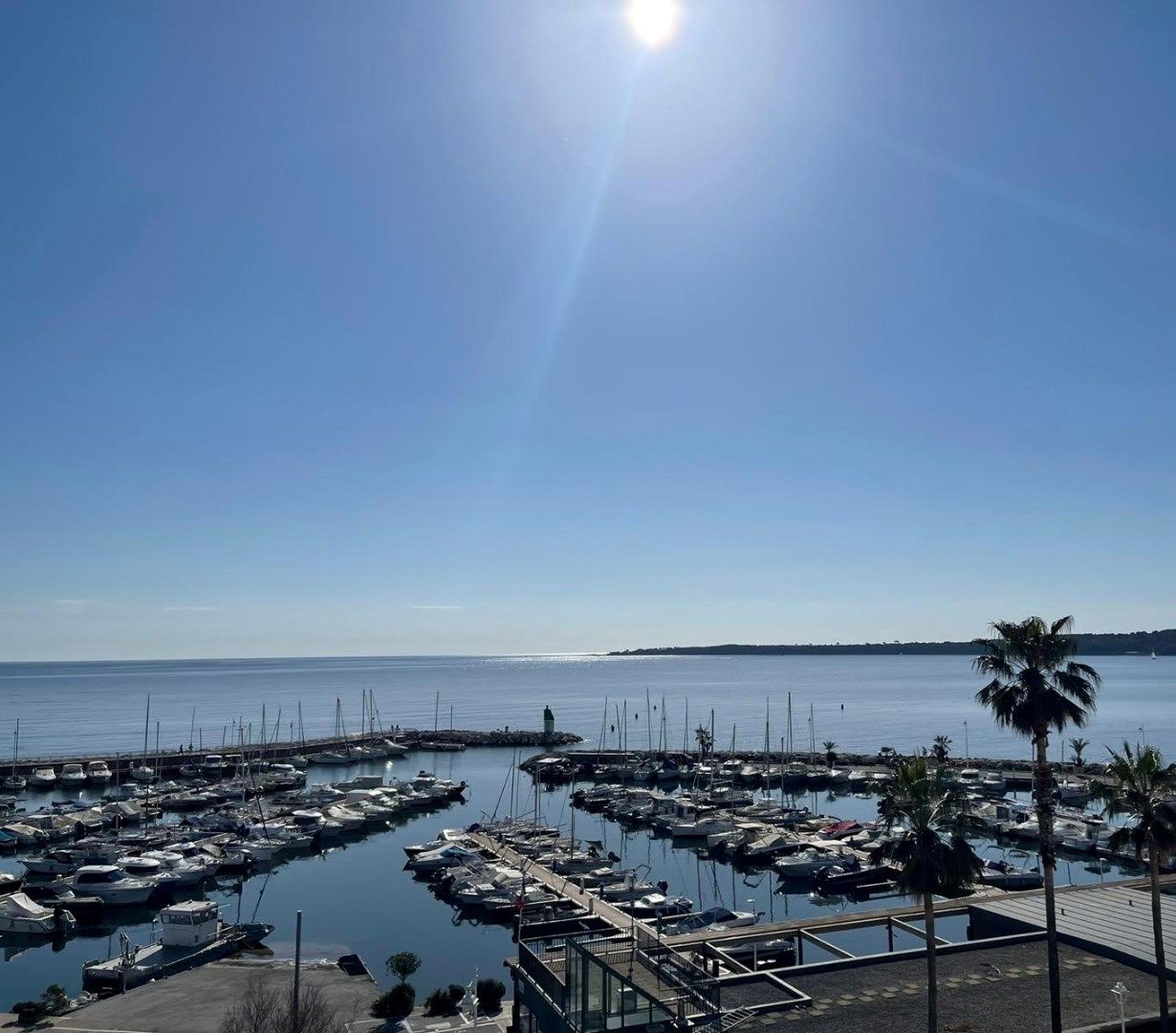 Luxe Triplex Appartement met Zeezicht en Garage in Cannes, 5 Slaapkamers, Terras, Lift, Gerenoveerd in 2024 - 512.00m² Bewoonbare Oppervlakte, Zicht op Jachthav foto 10