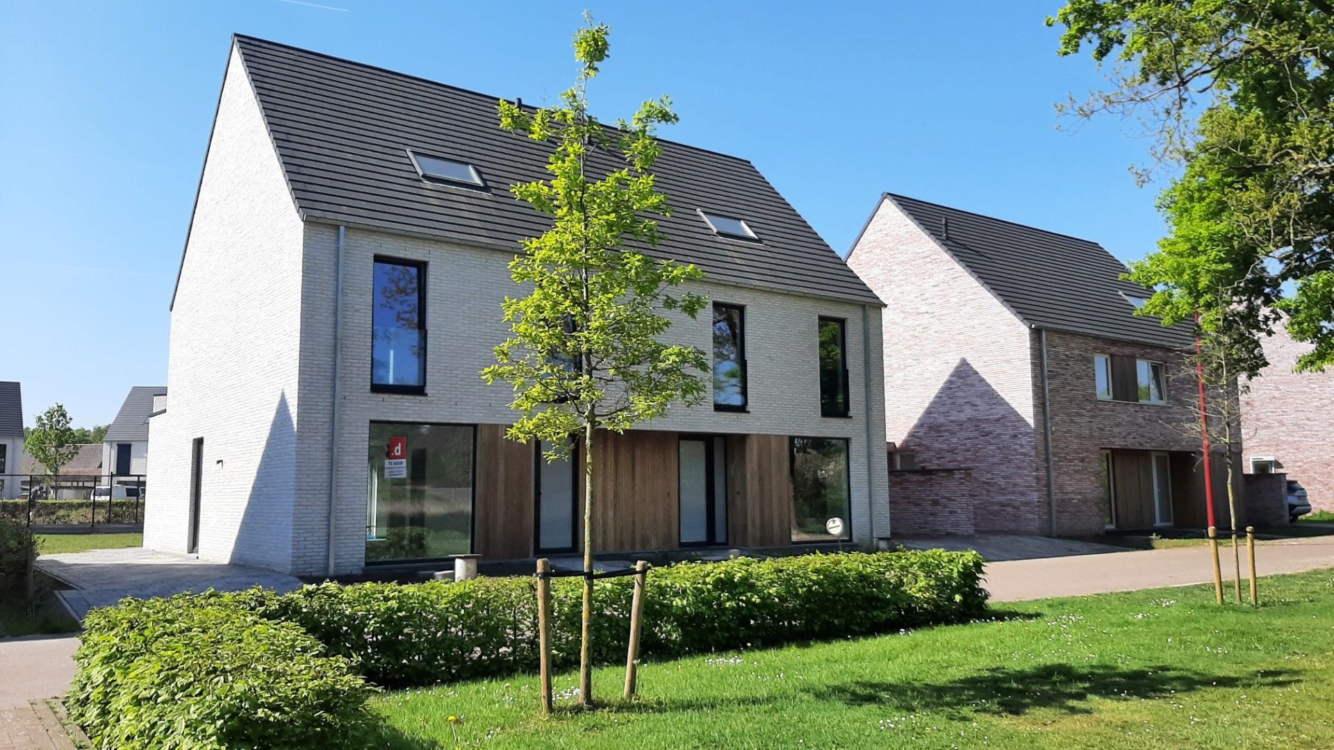 Energiezuinige halfopen bebouwing met 3 slpk’s en zongerichte tuin foto {{pictureIndex}}