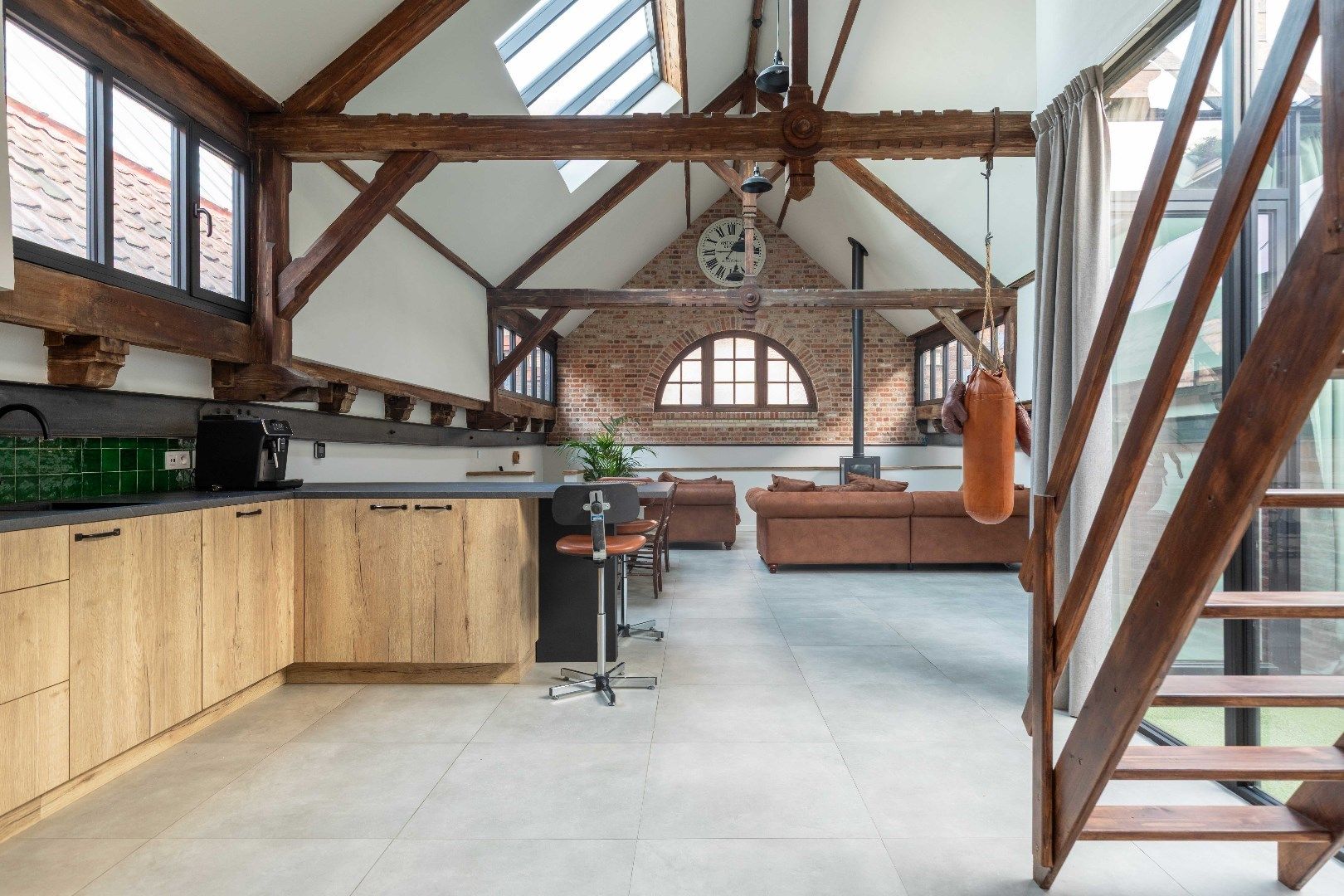 Loft, stijl en comfort in voormalig fabrieksgebouw foto 3