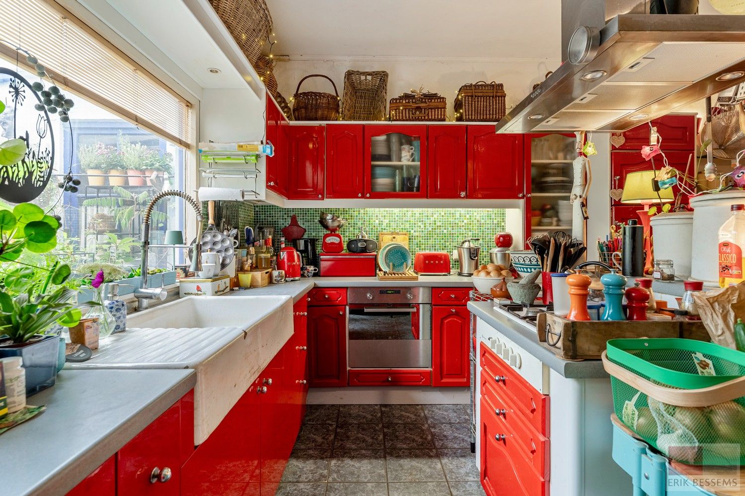 Unieke gesloten bebouwing met veel potentieel, deze ruime woning biedt een indrukwekkende woonoppervlakte van 306 m² foto 12
