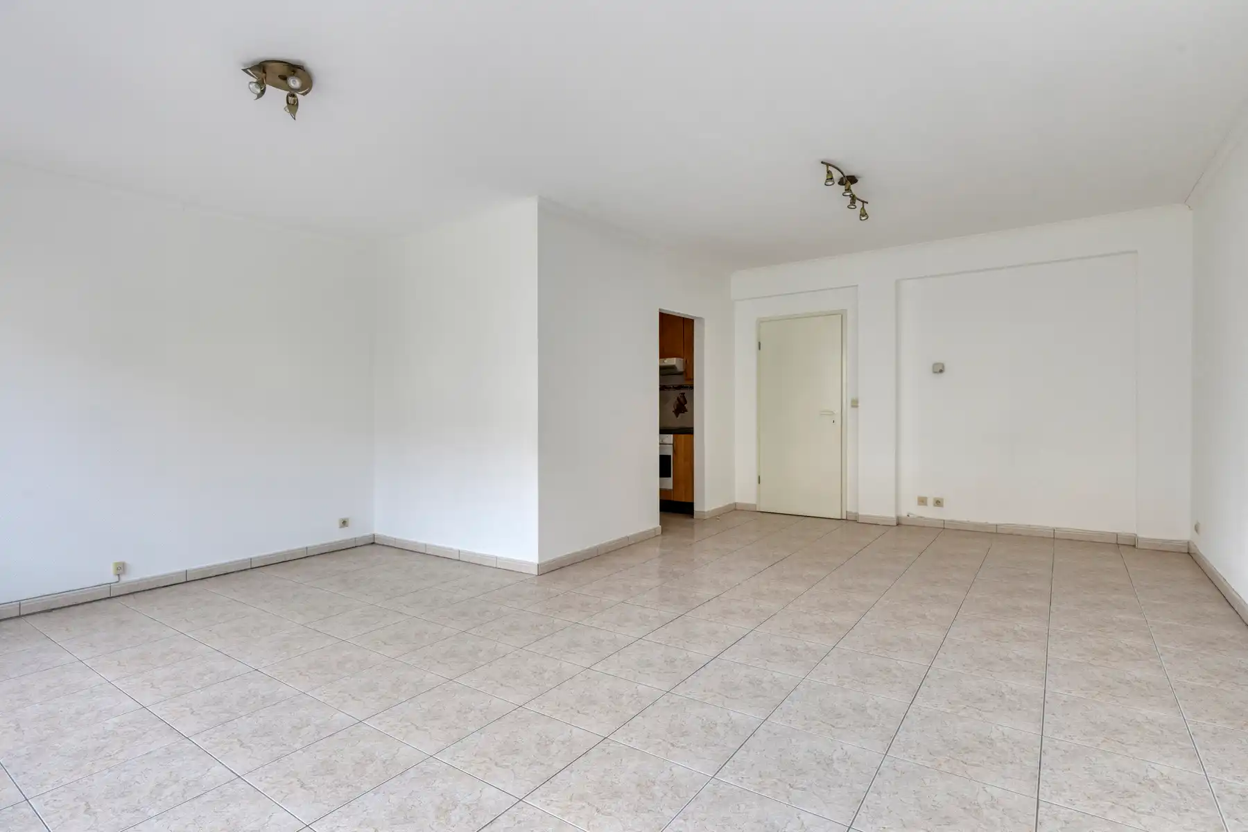 TOPPER! INSTAPKLAAR APPARTEMENT IN KLEINSCHALIG GEBOUW foto 9