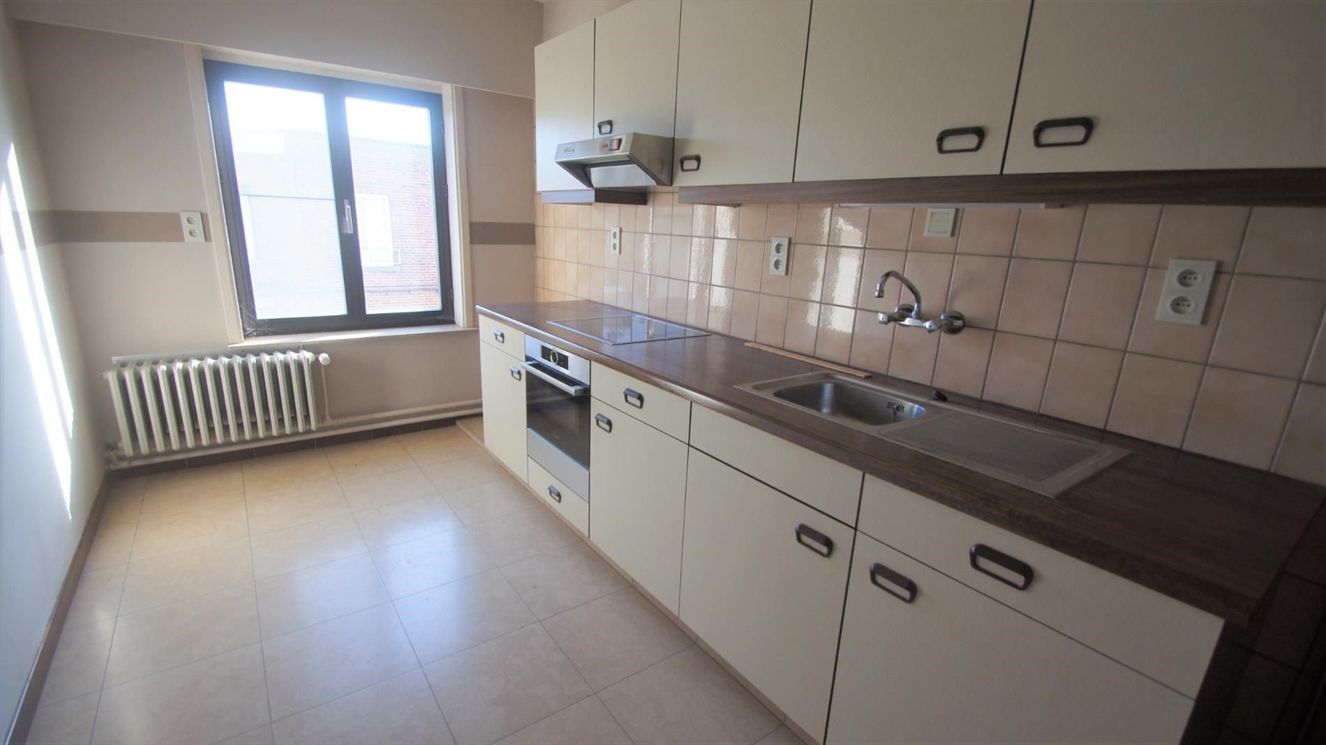 Ruim, goed gelegen appartement met 3 slpks, garage en terrasje foto 4