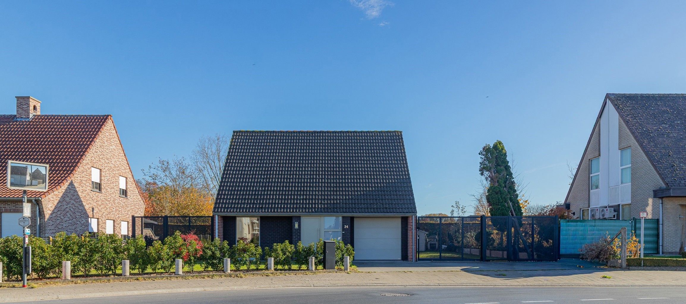 Hoofdfoto van de publicatie: Charmante villa met 3 slpk, garage en zuidwest gelegen tuin