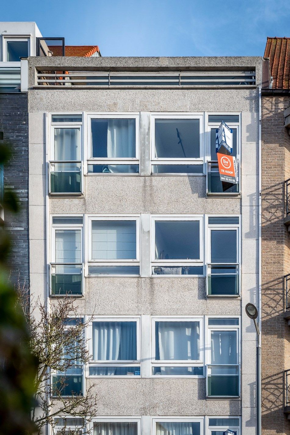 Prachtig gerenoveerd appartement met 2 slaapkamers en  open zicht over de Koningslaan te Knokke foto 5