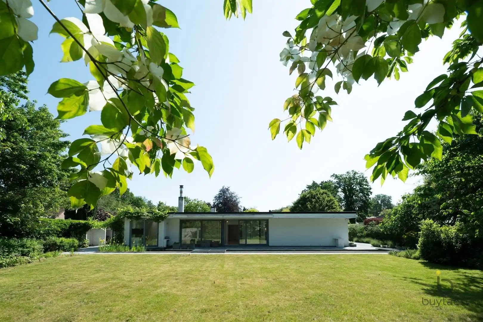 Te renoveren zonovergoten gelijkvloers 70’s woning met prachtige tuin en tal van mogelijkheden! foto 56