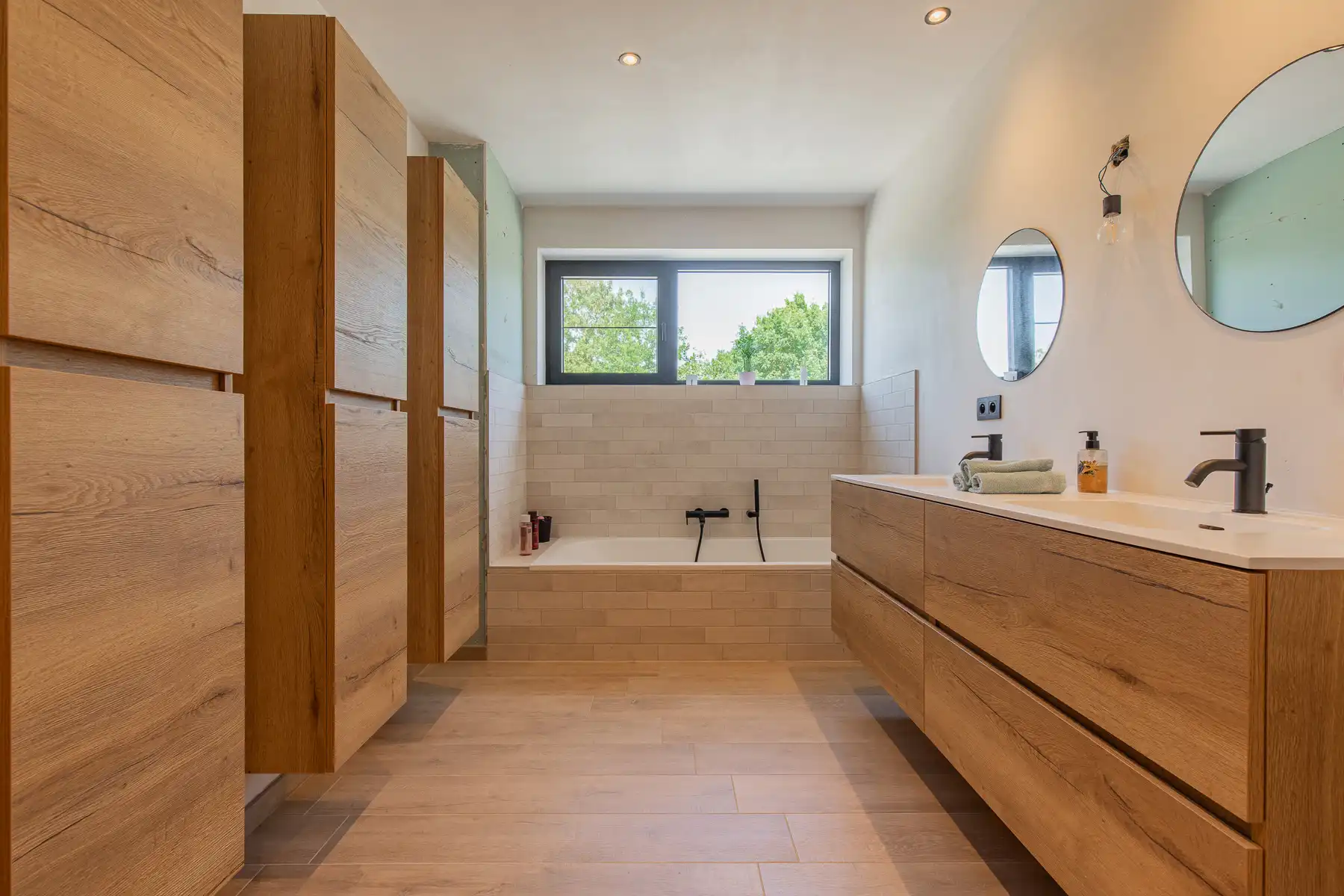 Knap afgewerkte, halfopen energiezuinige woning foto 13
