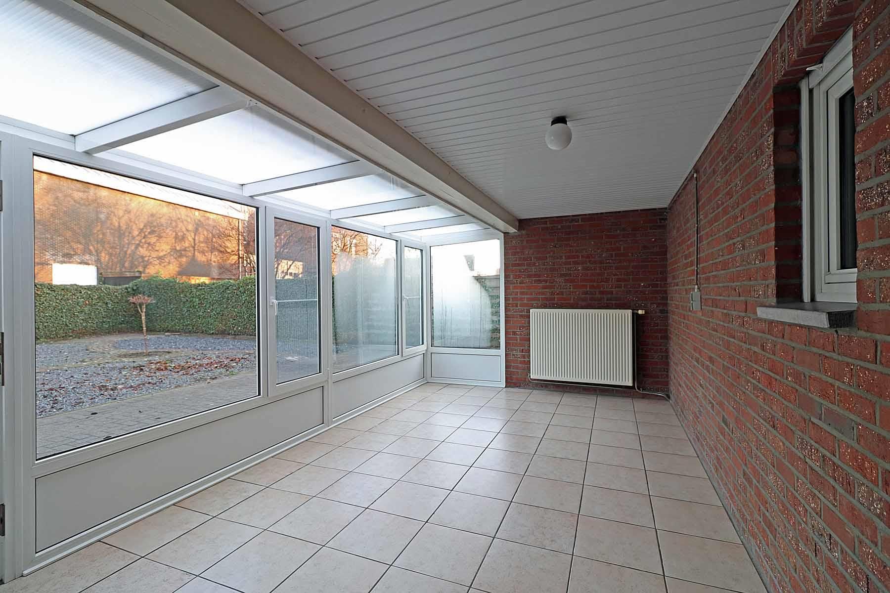 Ruime woning met 4 slpk. en garage in centrum Molenbeersel.  foto 9