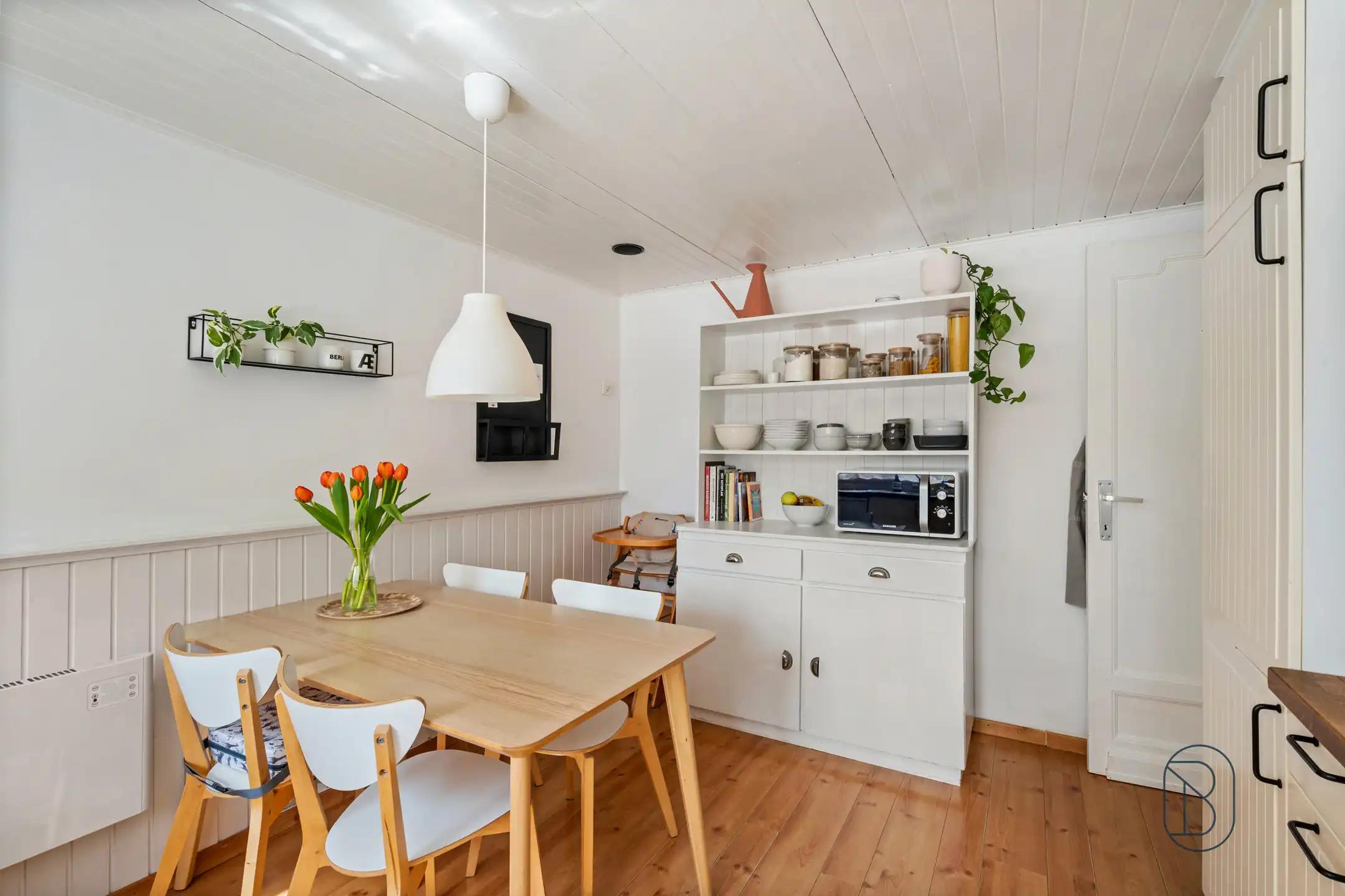 Instapklare woning met zonnige tuin in hartje Kortrijk foto 13