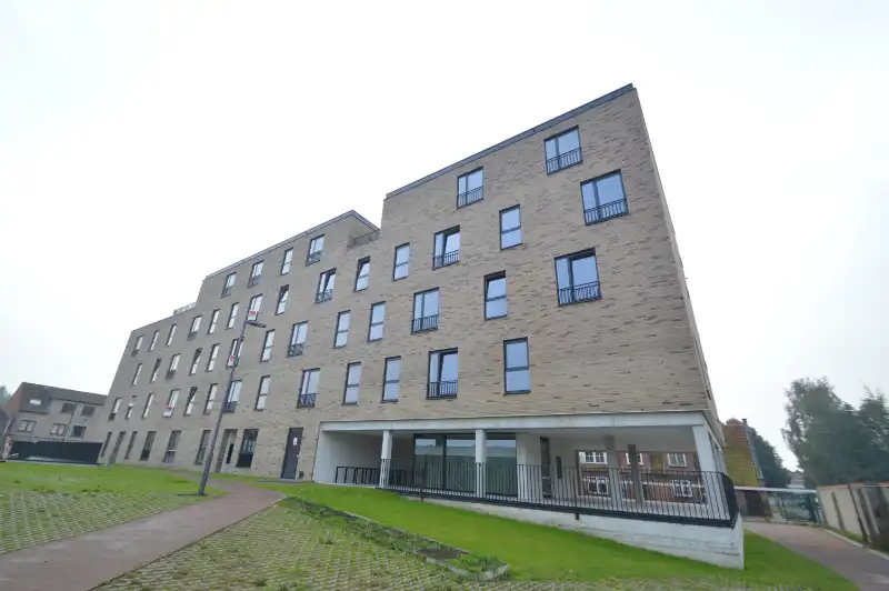 Modern 2-slaapkamerappartement met garage op rustige, groene ligging foto 14