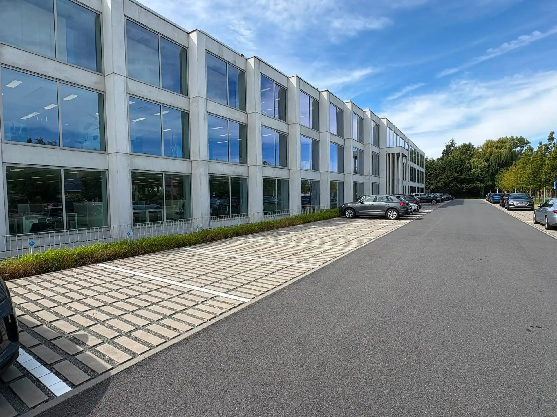 Moderne kantoorruimte 445 m² op toplocatie E17 in Lokeren foto 5