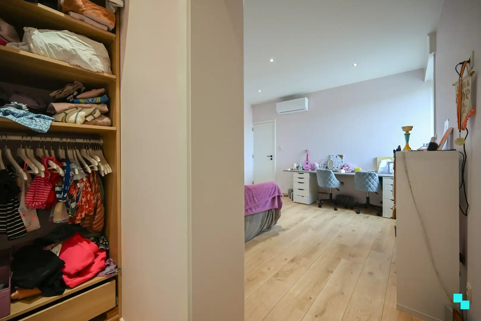 Ruim magazijn met kantoorruimtes en woonst te Lendelede foto 23