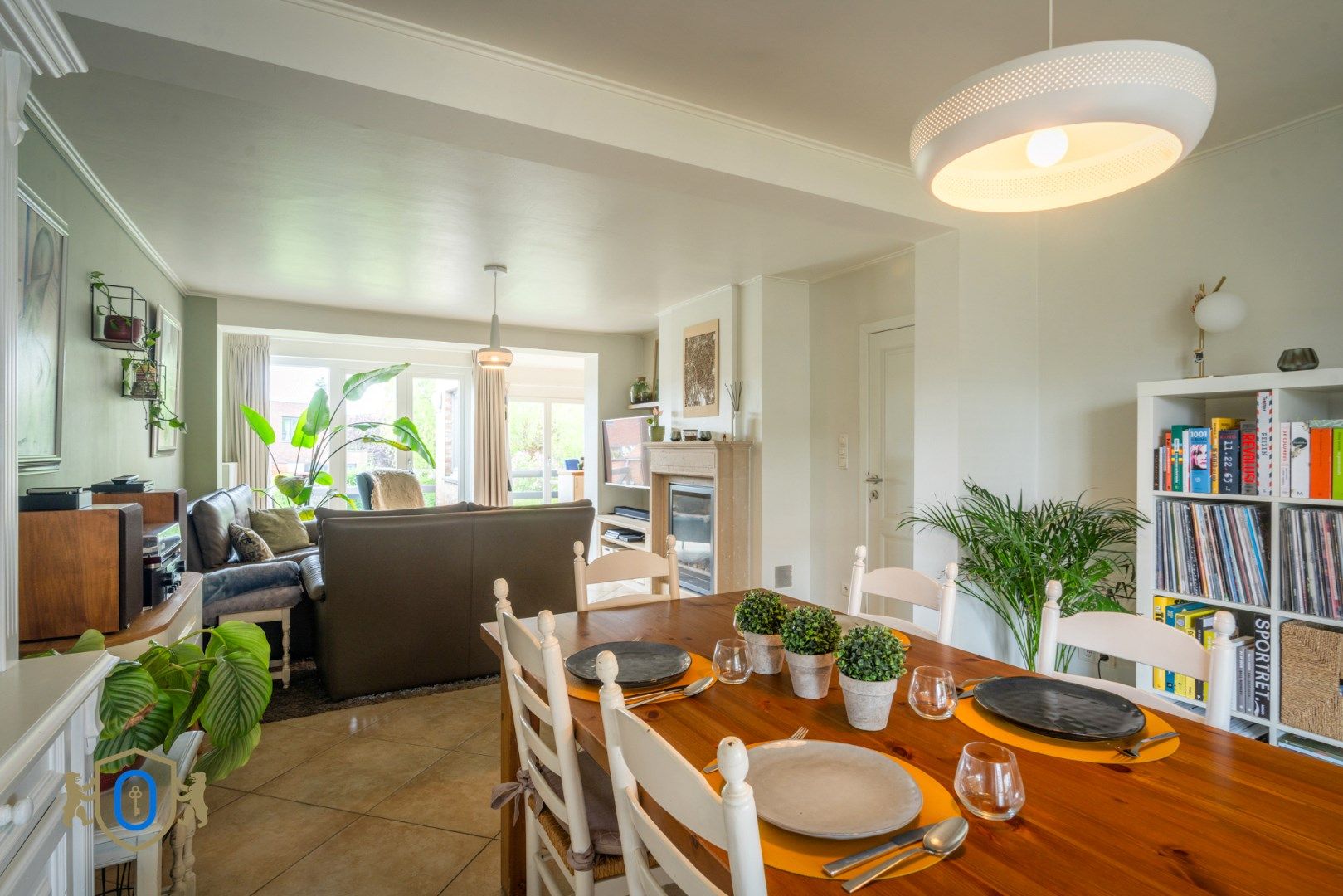 Charmante tussenwoning met tuin foto {{pictureIndex}}