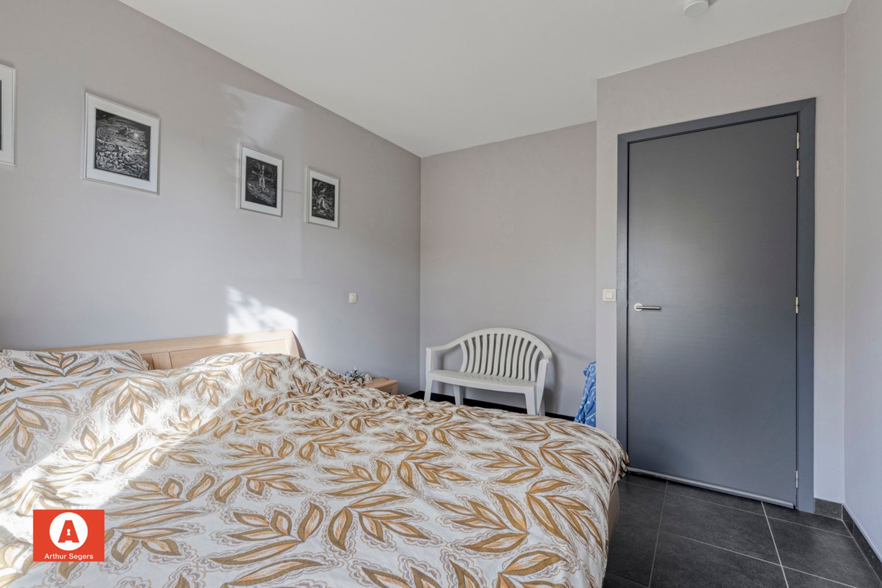 Recent Gelijkvloers appartement met tuin en parkeerplaats. foto 12