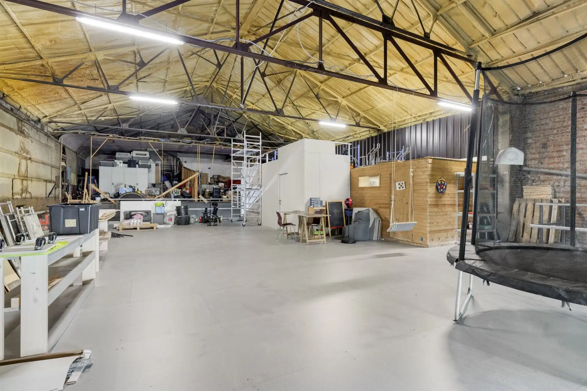 Ruime woning met handelsruimte(57m²)en opslagruimte(462m²). foto 25