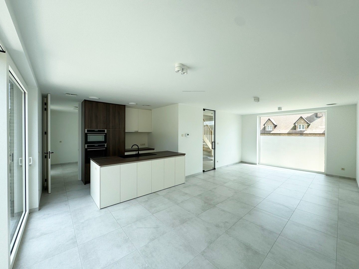 Nieuwbouwwoning met grote tuin en 4 slaapkamers foto 3