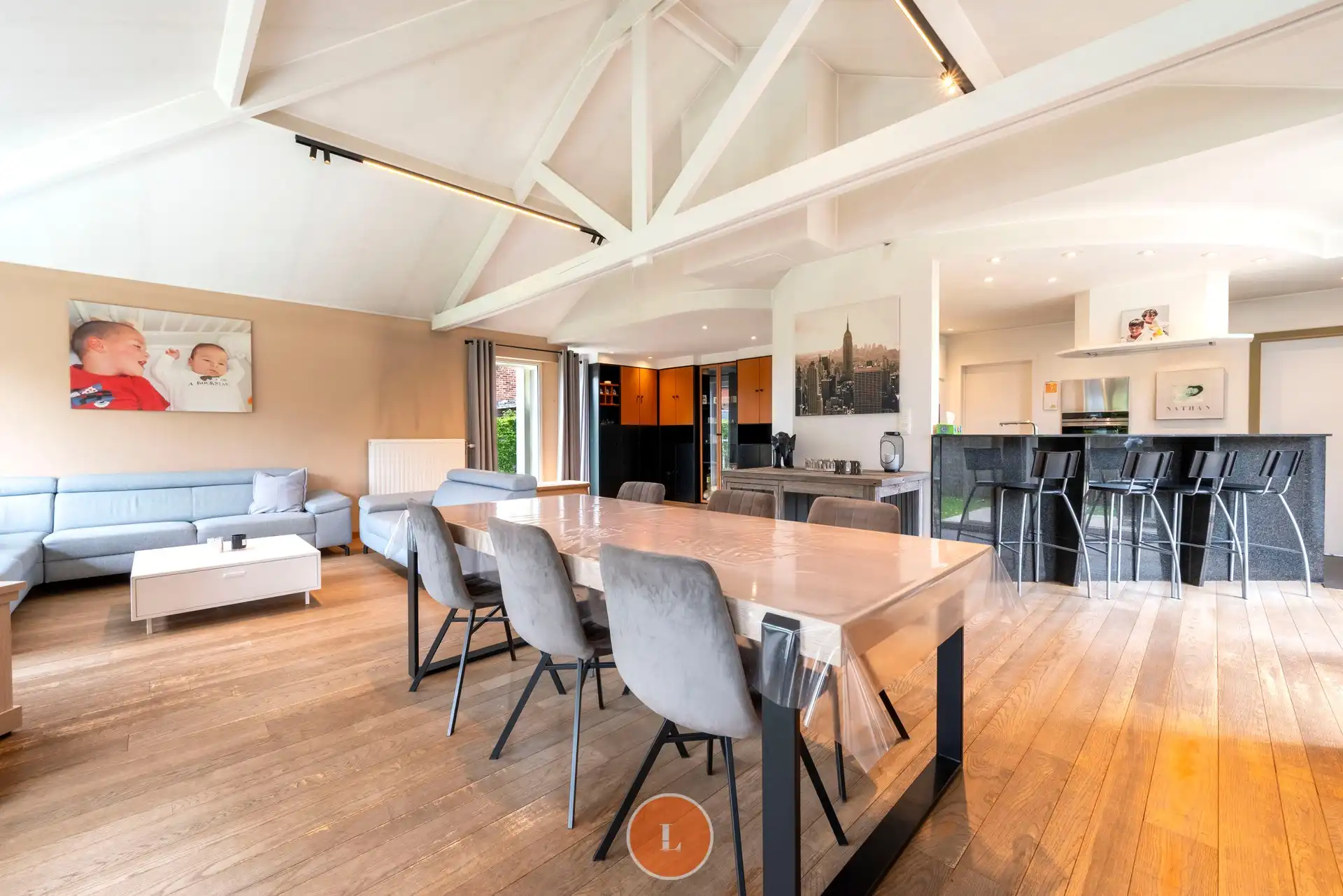 Prachtige villa met praktijkruimte en zonnepanelen op toplocatie in Menen foto 2