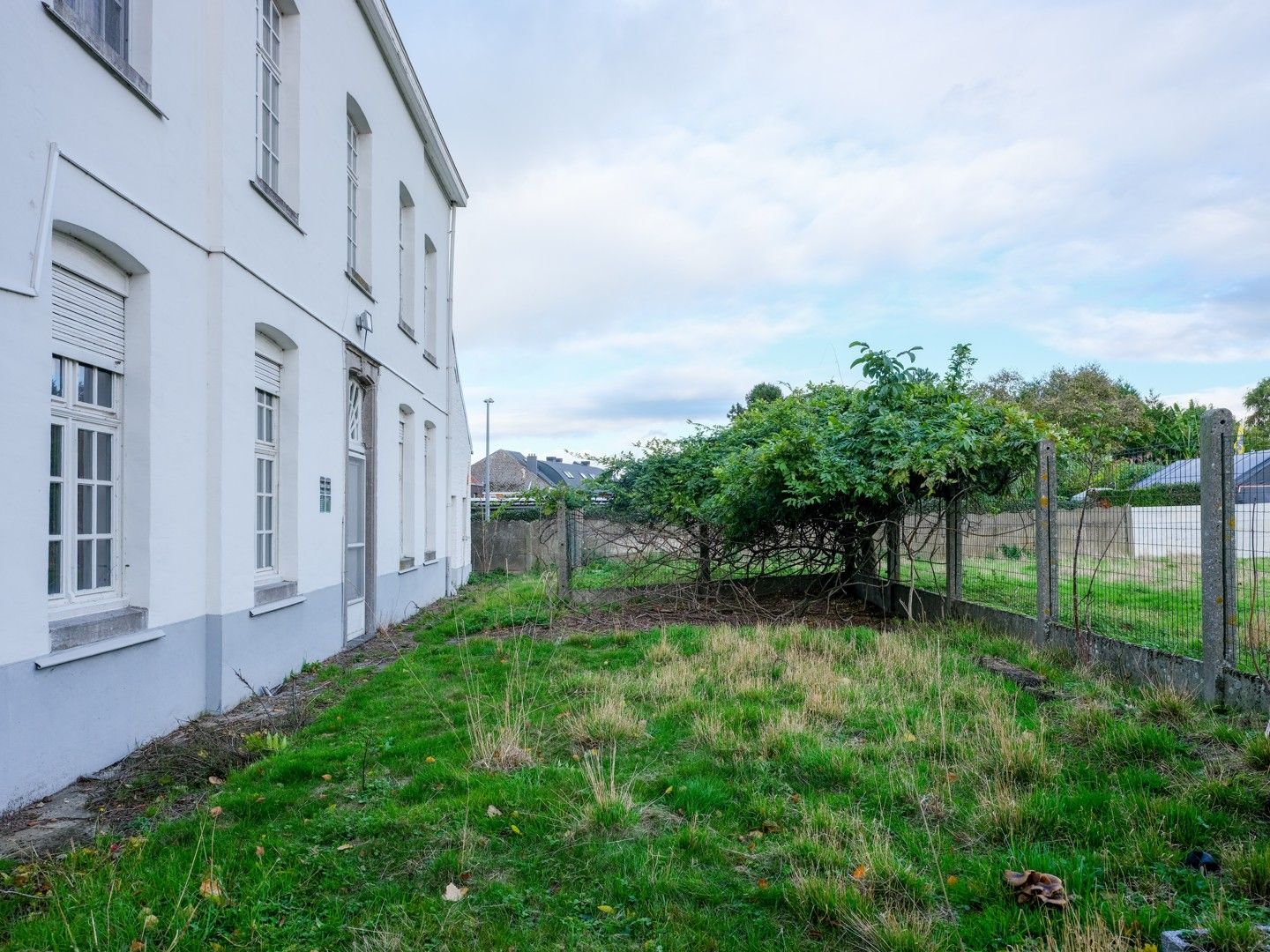 Karaktervolle voormalige pastorie met tuin in het hart van Erondegem foto 27