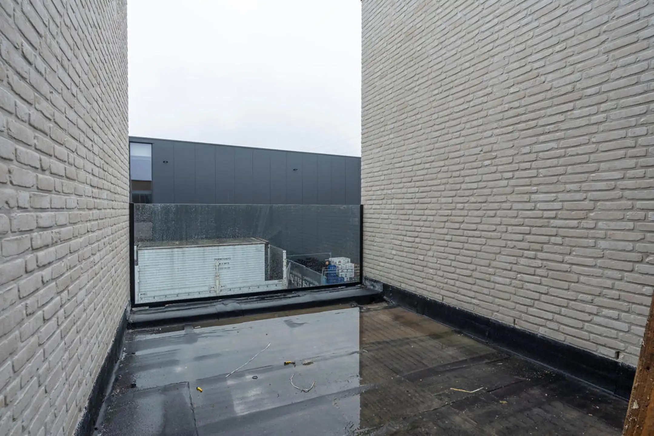 Modern 2-slpk app met terras en autostaanplaats. foto 15