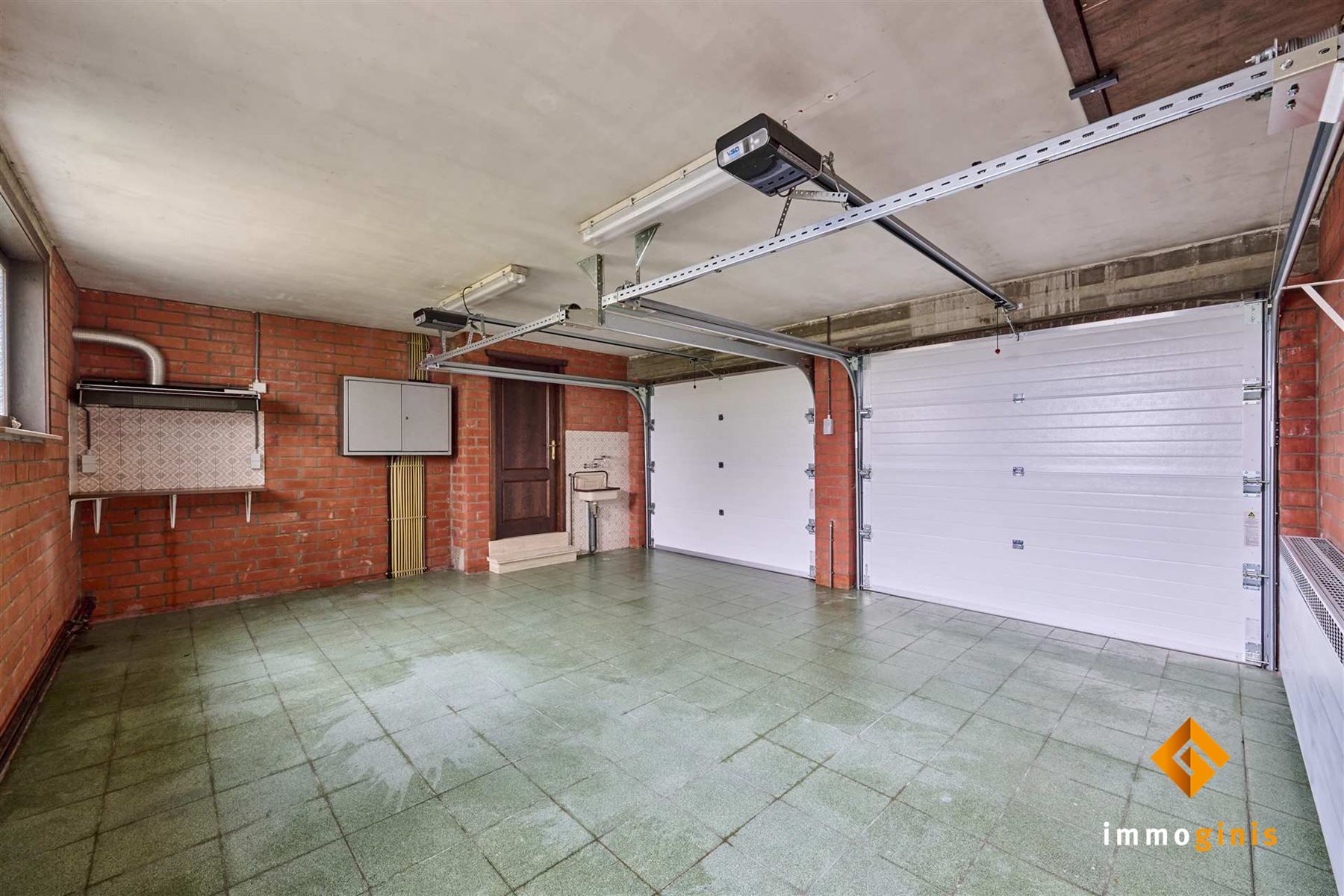 Zéér ruime woning met dubbele inpandige garage op mooi perceel van 7a33ca. foto 24