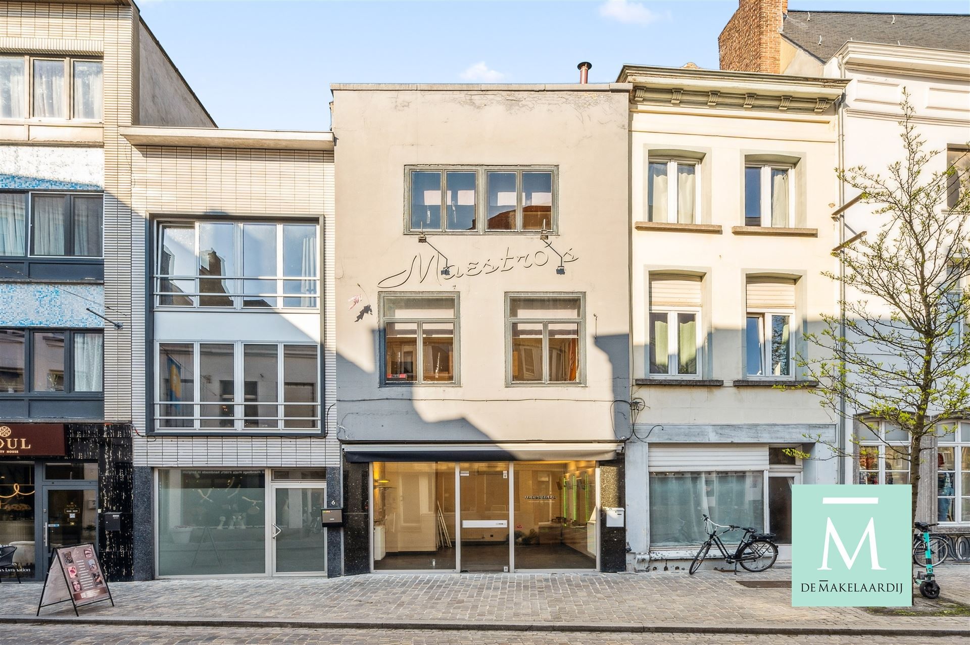 Handelspand met appartement gelegen op toplocatie in Mechelen foto {{pictureIndex}}