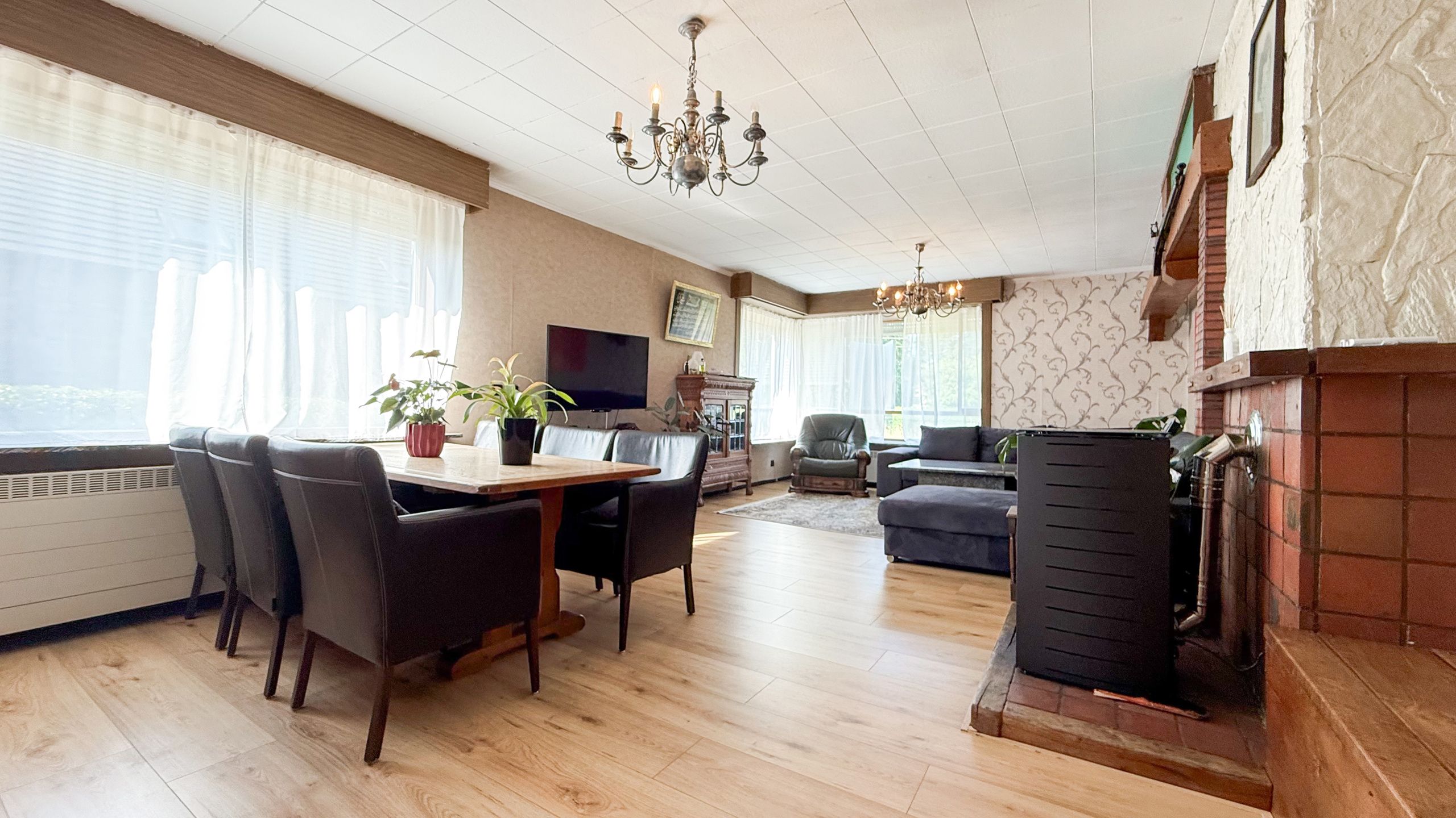 Vrijstaande woning met hangar en groot stuk grond-13.000m²! foto 7