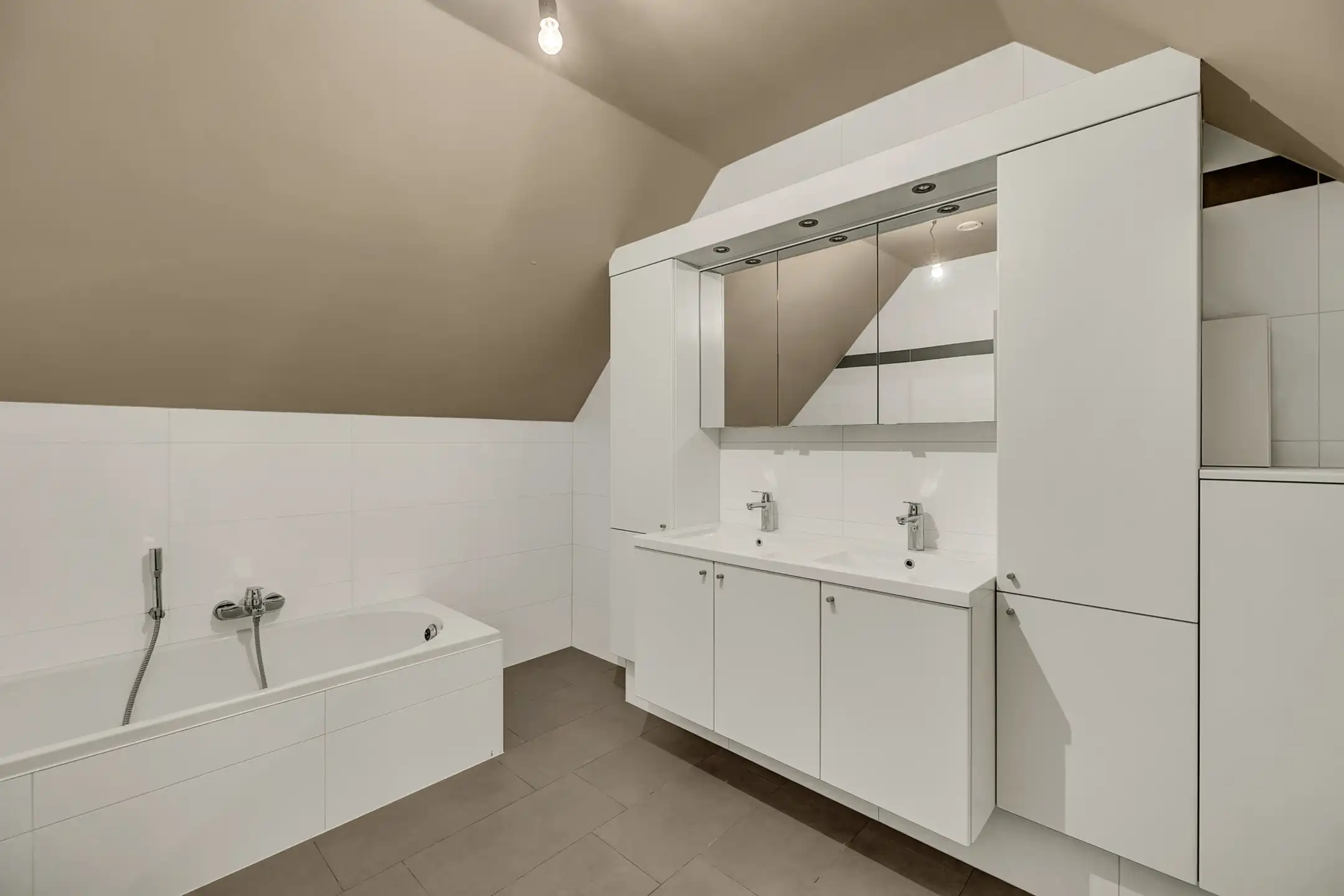 Energiezuinig appartement met 2 slpks, terras en garagebox foto 20