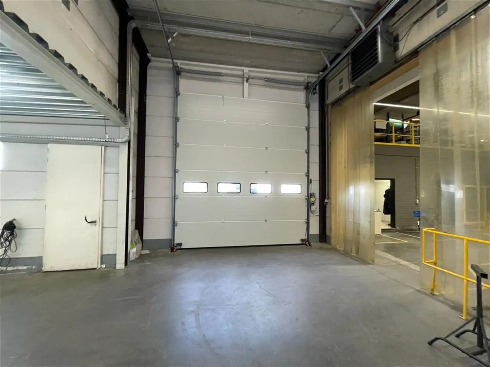 magazijnen en casco kantoor foto 5