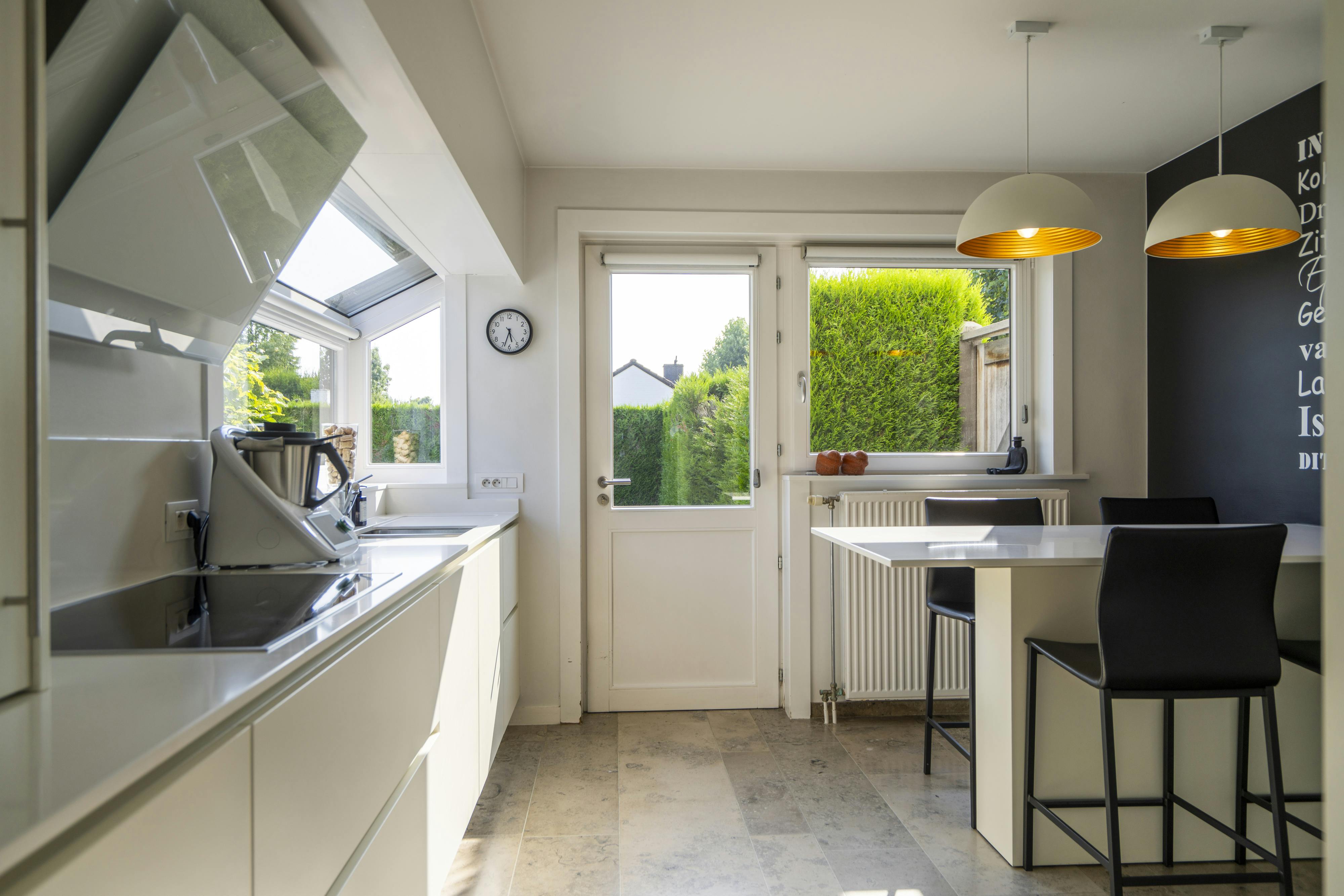 Energiezuinige instapklare villa met zwembad en poolhouse foto 15