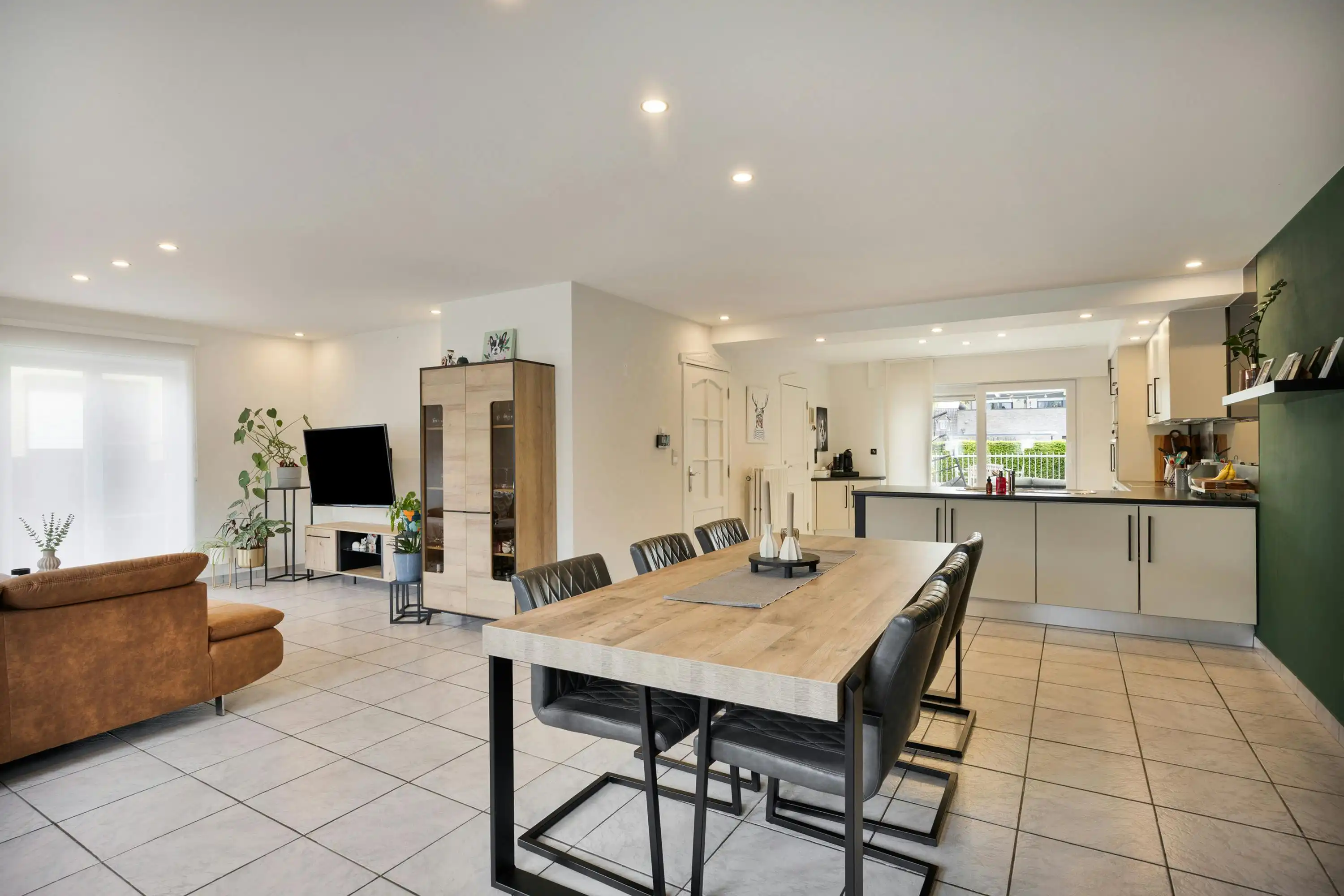 Instapklaar, future-proof huis op rustige ligging te koop in Lanklaar foto 4