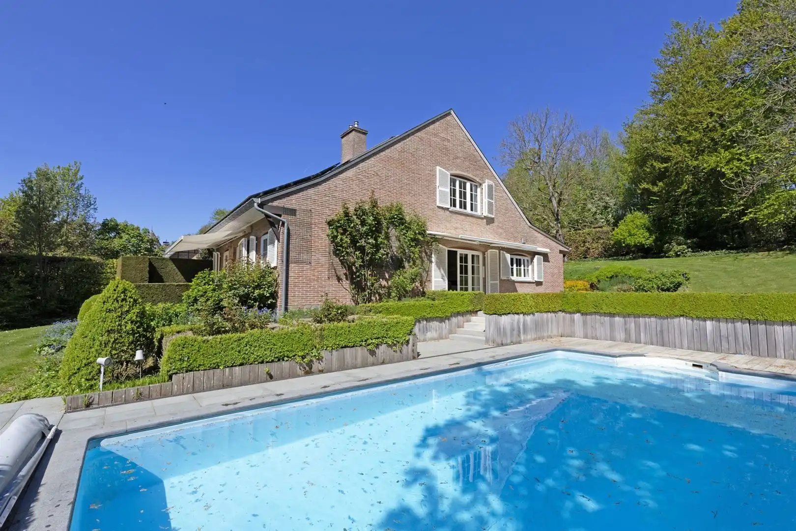 Tijdloze villa in het groen nabij de stad foto 26