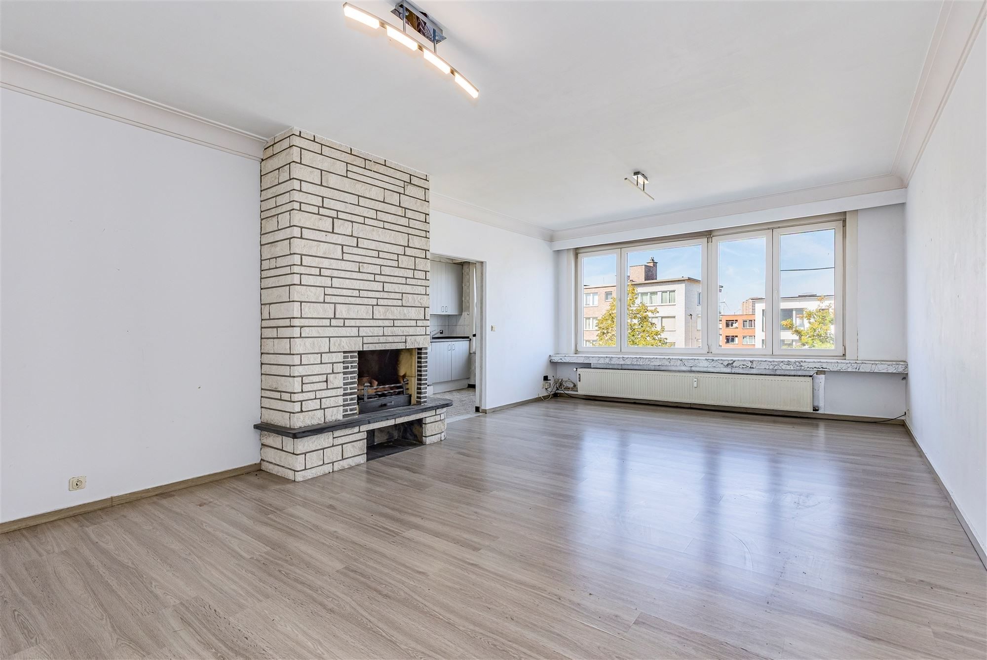 Ruim op te frissen 2 slk appartement met terras foto {{pictureIndex}}